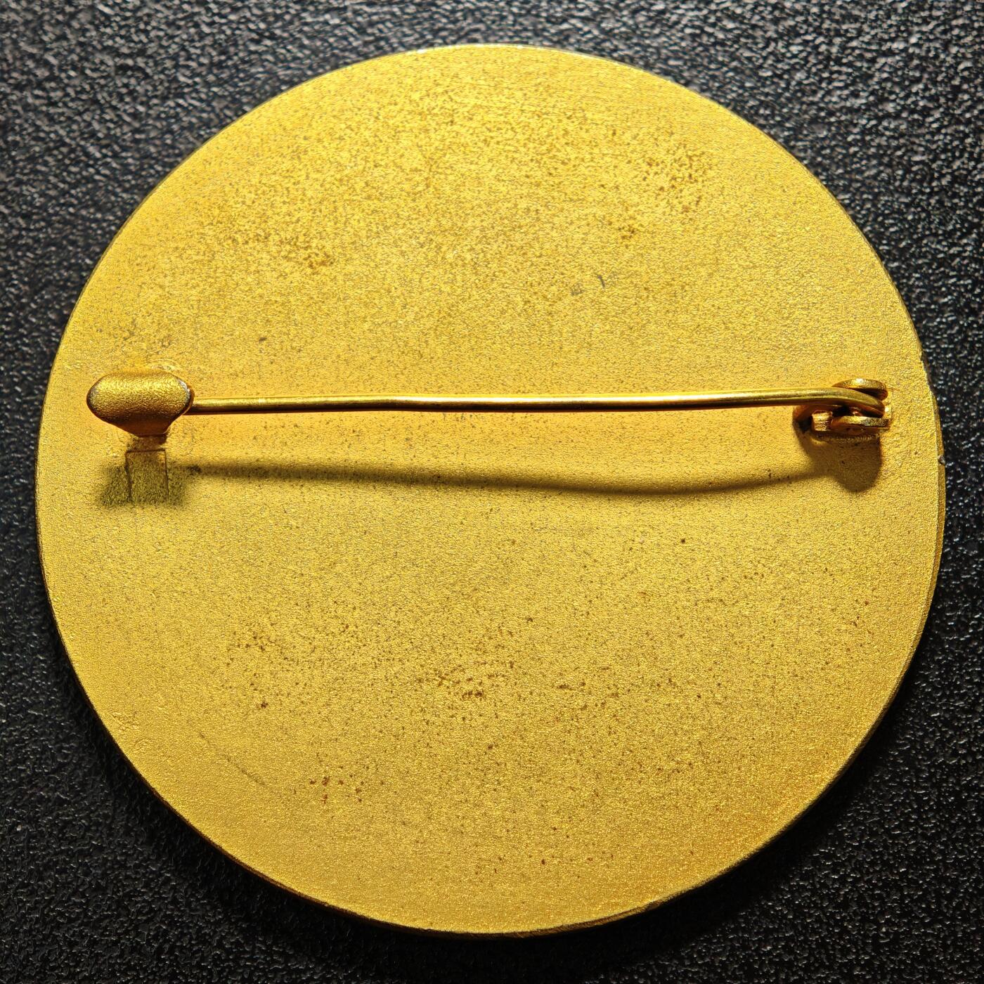 【德藏】世界币章拍卖第159期(元旦专场拍卖) 1939年 德国民族社会主义工人党镀金胸章 金水十足 直径约：52.1mm；重约：40g（原图请联系客服）