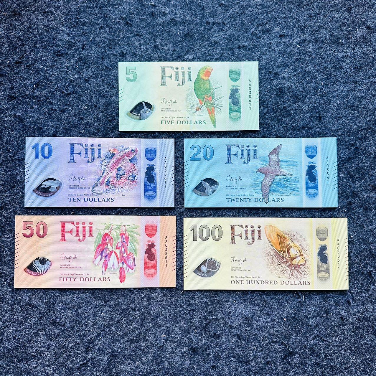 🇫🇯🇫🇰2530￥￥福克兰群岛2025年和斐济2026年全套Polymer塑料钞 AA038611