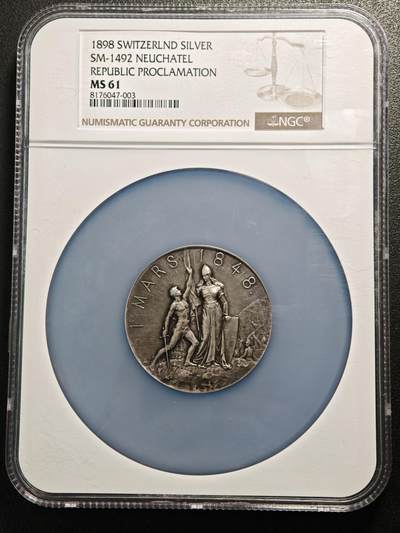 【德藏】世界币章拍卖第159期(元旦专场拍卖) - 1898年 瑞士纳沙泰尔加入联邦50周年48mm纪念大银章 NGC MS61 重约45克 正面是纳沙泰尔人民欢庆加入联邦50周年的场景，背面是1848年和1898年的双年份。雕刻精美，包浆自然，品相完好