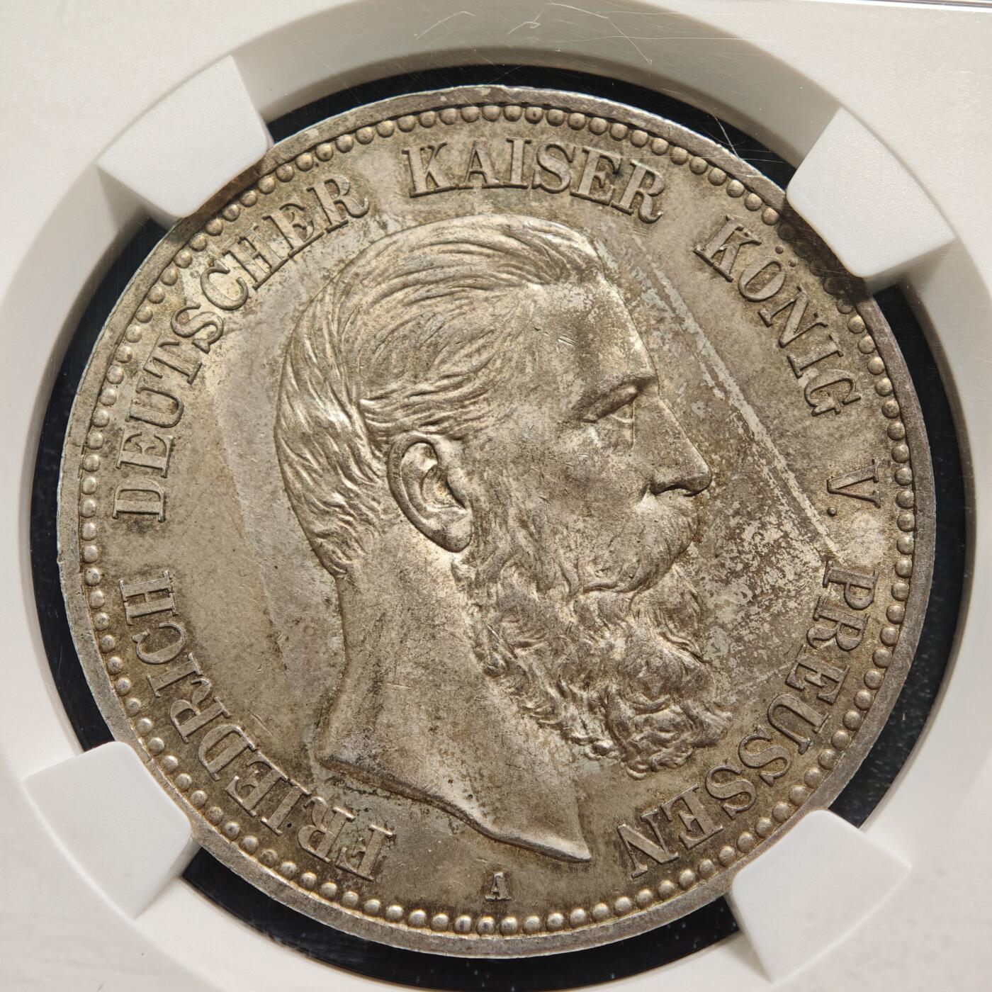 【德藏】世界币章拍卖第159期(元旦专场拍卖) 1888年 德国普鲁士弗里德里希三世短翅5马克银币 NGC MS64 黄油包浆 状态极佳 因弗里德里希三世仅在位99天（1888年3月9日-6月15日）该银币也被称作“百日皇帝”银币，是德意志第二帝国珍稀的币种之一