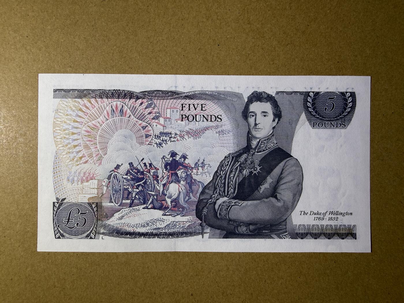 《艾美收藏》第226期-12.28周日外币精品场-蛇年收官 英格兰5镑 UNC D序列 有一处小亮点 应是正常现象 无47