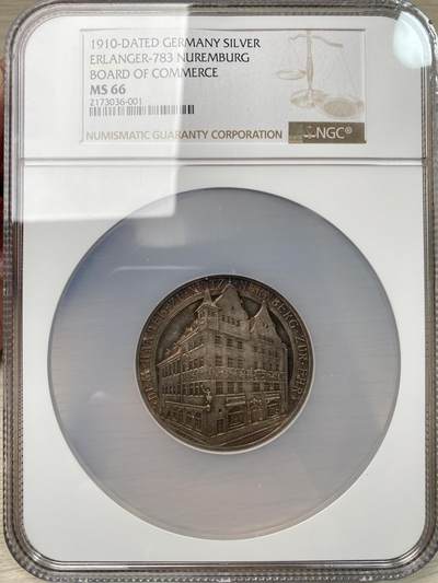 万国钱币拍卖第058期（万国新年大拍） NGC MS66 1910年德国纽伦堡商业委员会成立350周年纪念大银章 精工委员会景观浮雕3D质感 纽伦堡城市盾徽非常精细 极美紫罗兰彩包浆 顶级GEM品质 50.3MM 32.05G
