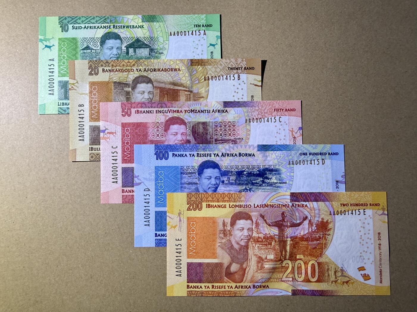 《艾美收藏》第226期-12.28周日外币精品场-蛇年收官 南非兰特一套5张 UNC 2018年曼德拉诞辰100周年纪念钞 AA冠全同号 带册