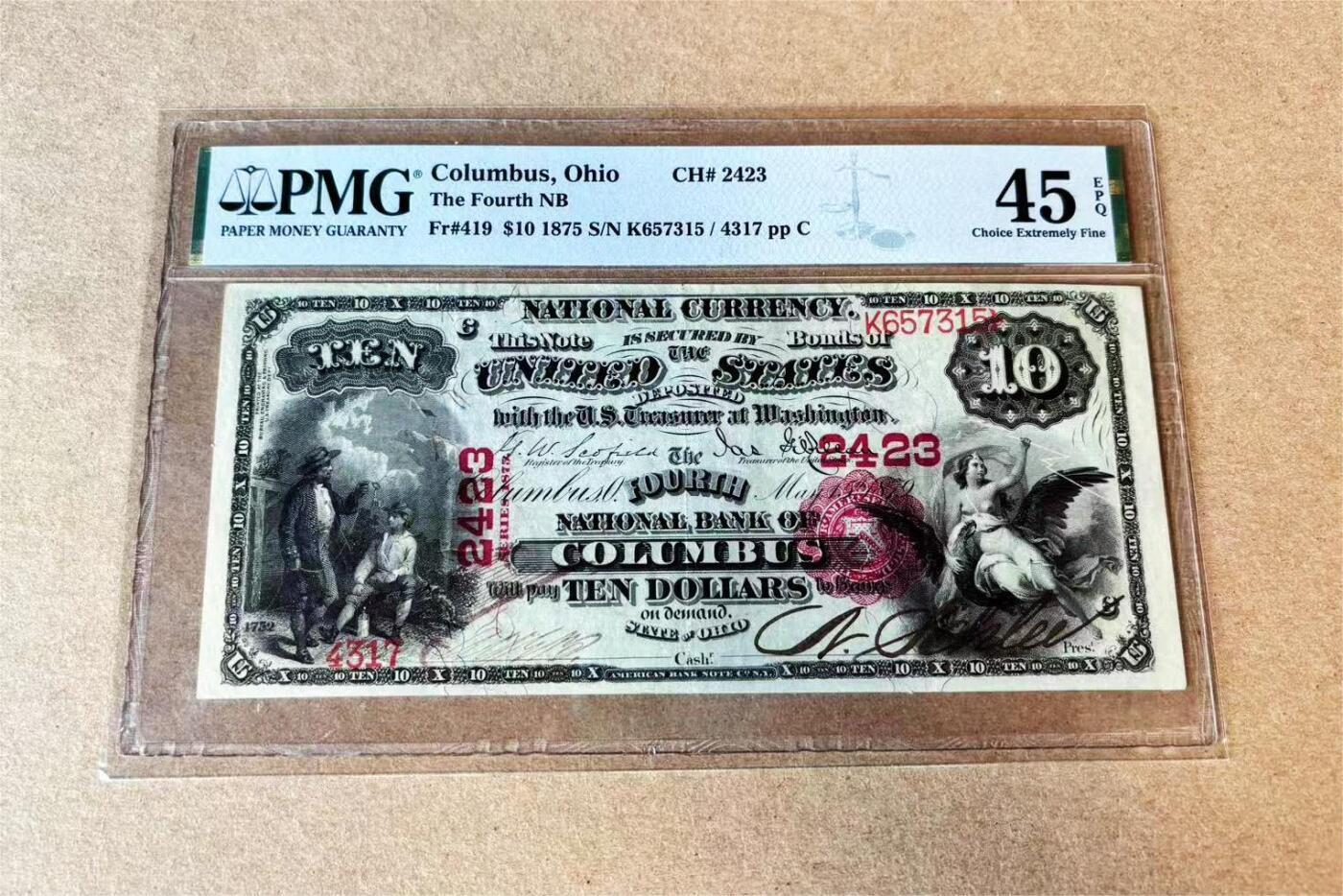 【Blue Auction】世界纸币精拍第769期——18级TOP拍卖/信誉/品质/专业/高效💫 美国 俄亥俄州哥伦布银行 1875年10美金 早期国民券 小银行存世量很少 存世9张中的1张 大票幅设计 PMG45EPQ 原票状态佳 正面为富兰克林经典的风筝实验、雄鹰及手握闪电的自由女神 背面为经典大场景油画《发现密西西比河》 这张手签大气 油墨凹凸感非常好 拿在手上气场十足非常吸引人 如今该年份国民券好品很少出现 非1882版可比拟的