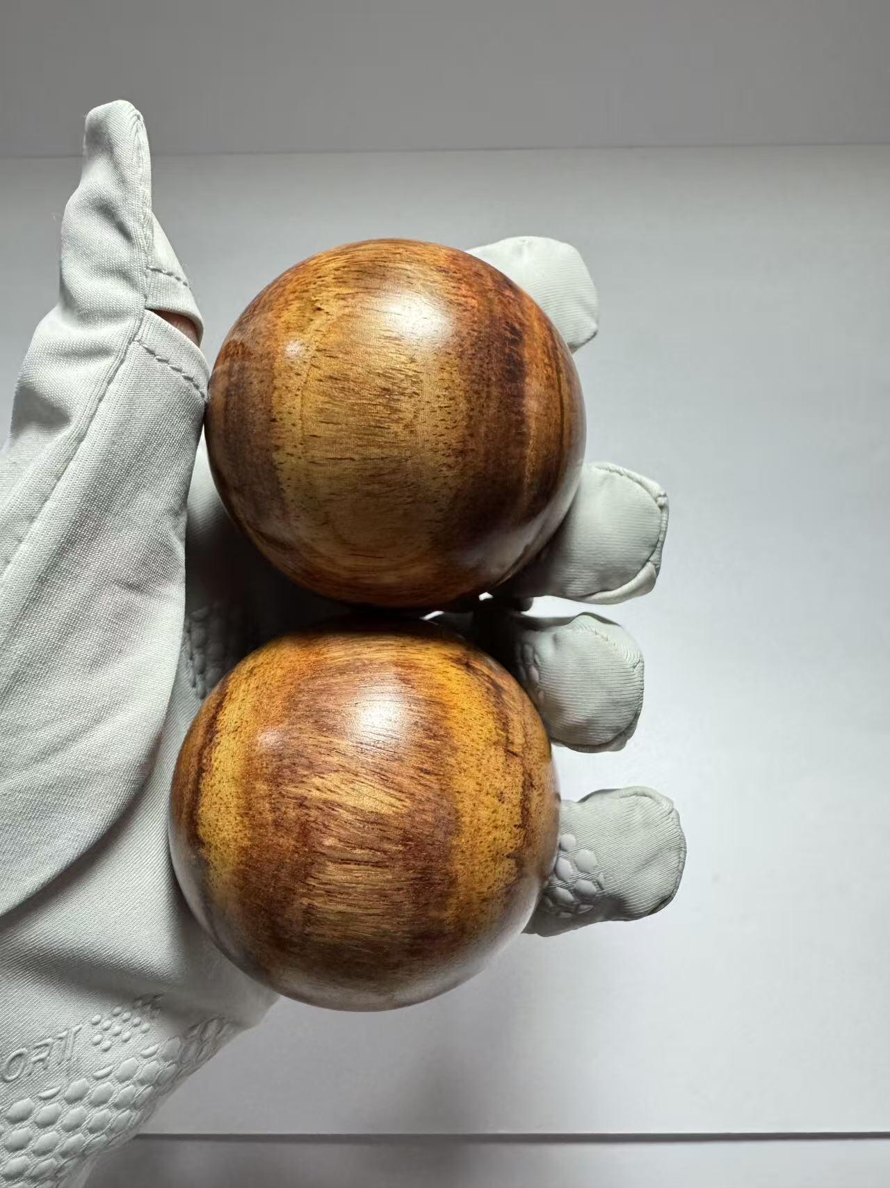 零元拍：  海南黄花梨大手球一对，尺寸：50MM