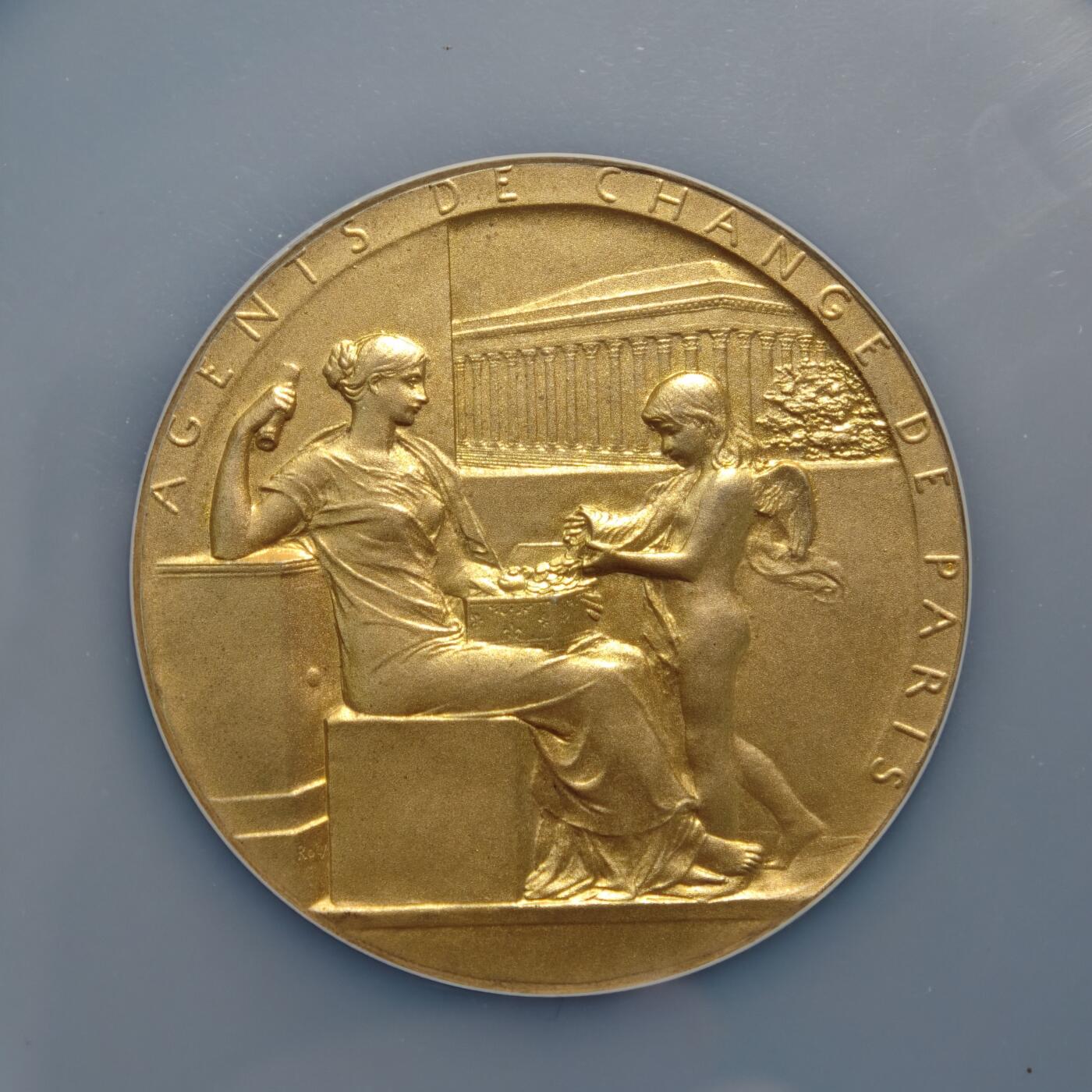 【德藏】世界币章拍卖第159期(元旦专场拍卖) 1898年 法国证券交易所代理人镀金50mm纪念大银章 名家罗蒂作品 NGC MS65 磨砂质感 金水十足 人物刻画传神