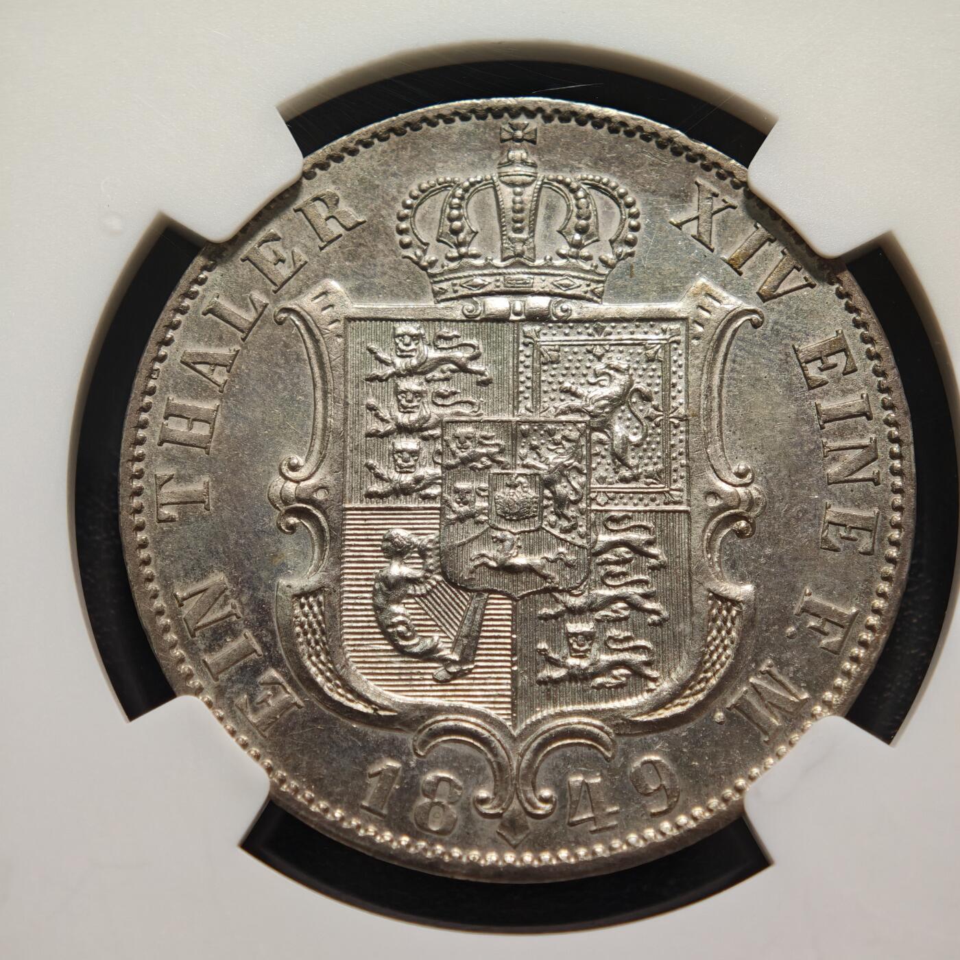 【德藏】世界币章拍卖第159期(元旦专场拍卖) 1849年 德国汉诺威恩斯特·奥古斯特泰勒银币 NGC MS61 淡包浆 状态十足 背面汉诺威王国的纹章（带有皇冠的盾徽），盾徽融合了汉诺威、大不列颠等多地的徽章元素，体现了汉诺威与英国的王室亲缘关系（恩斯特·奥古斯特是英国乔治三世的儿子）