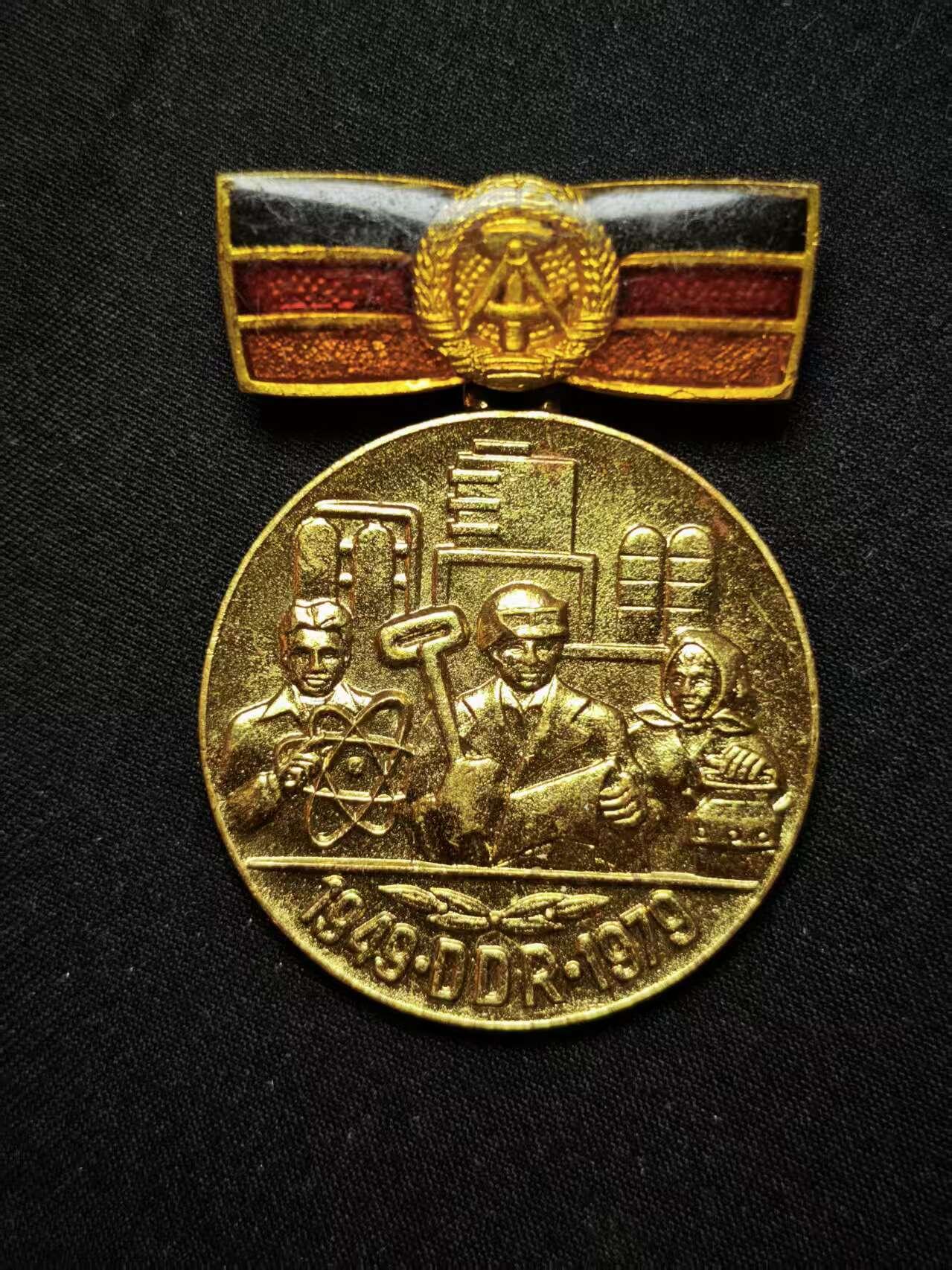 罗岚⭐爱藏⭐甄选专拍第三场-分享拍场赚佣（实体店在建中···） 民主德国建国三十周年奖章 颁发给在职的军官、政府官员、教授等 好品少见