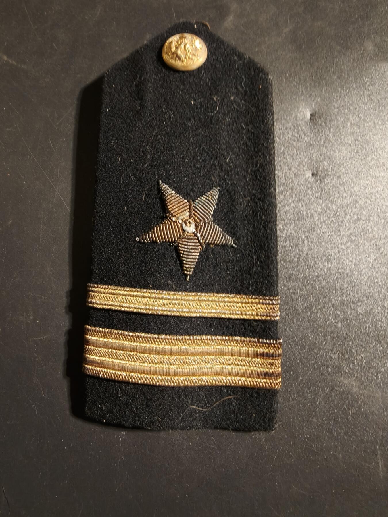 老王徽章第172期 美国海军上尉肩章