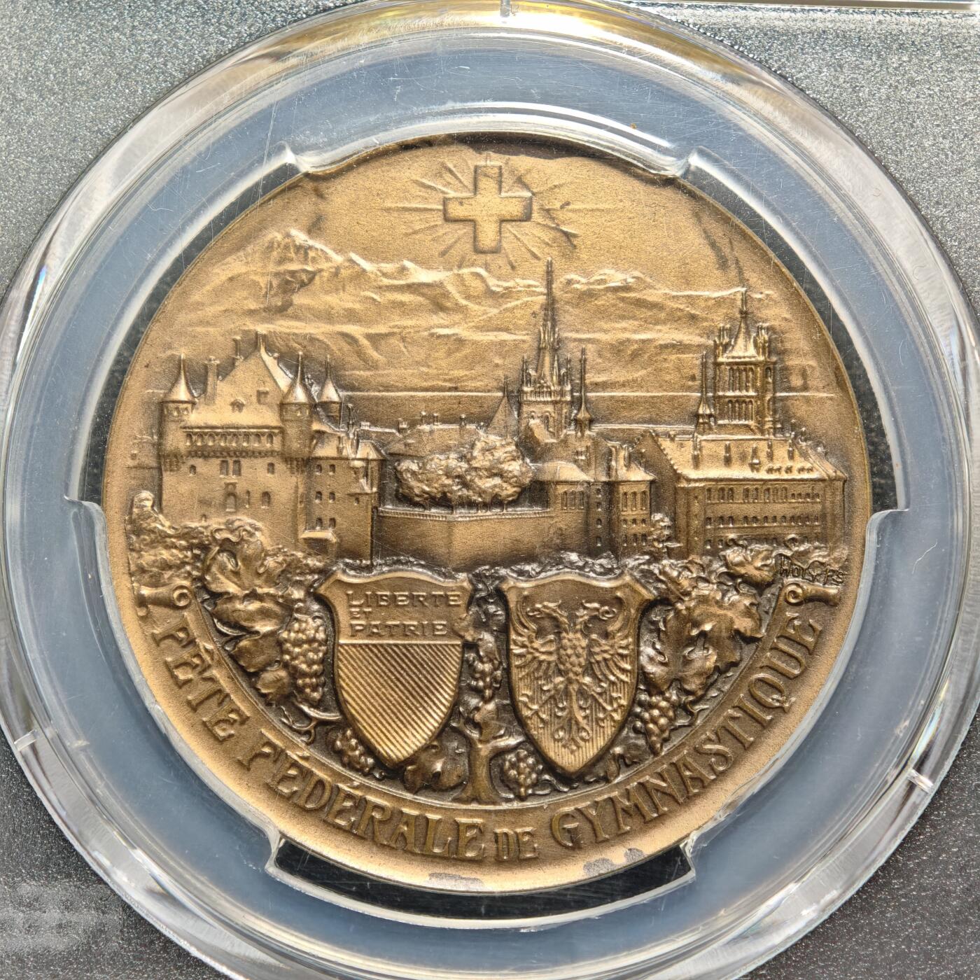 【德藏】世界币章拍卖第159期(元旦专场拍卖) 1909年 瑞士洛桑体操奖章城市景观纪念铜章 PCGS MS65 细节丰富 包浆温润