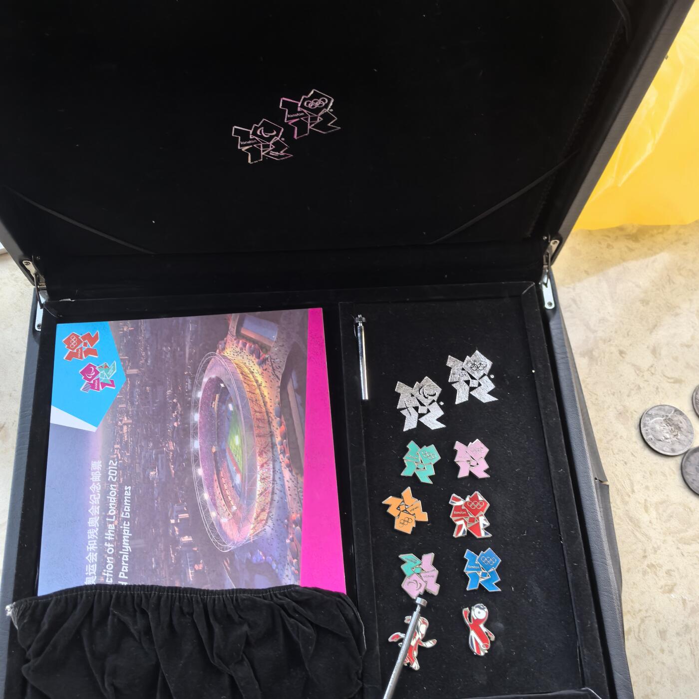 道一币馆币章第一百六十场 盒证 英国伦敦2012年30枚奥运会邮票、10枚纪念徽章，29枚59便士纪念币大全套 底部有点脱胶