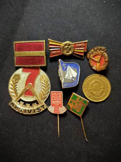 罗岚⭐爱藏⭐甄选专拍第三场-分享拍场赚佣（实体店在建中···） - 民主德国勋赏一组（建国七周年 七年建设计划证章）