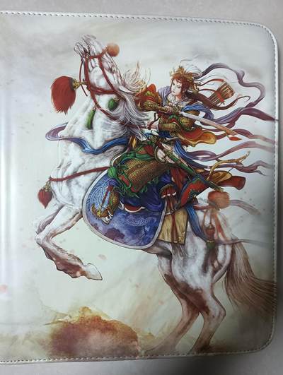 花开卡拍第53期（12月28号周日截拍，品控勿拍!!!拍品不寄存，运费5元，自制卡难免瑕疵，可能存在轻微撞角爆边等出厂瑕疵，品控介意勿拍！） - 【新疆卡友勿拍】燎原水浒卡册，扈三娘封面，九宫拉链卡册，侧面有标签纸残留，背面皮面有很明显的压痕，使用无碍，介意勿拍