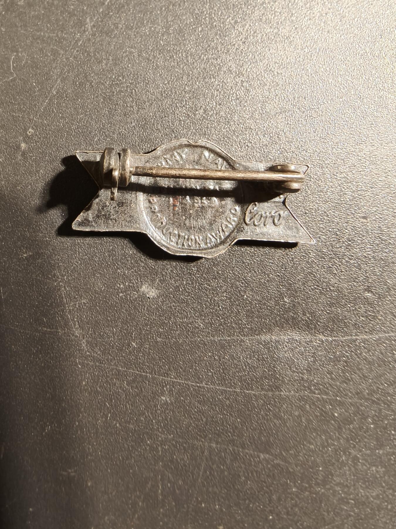 老王徽章第172期 美国二战军事生产优秀企业证章     二战时期横针版