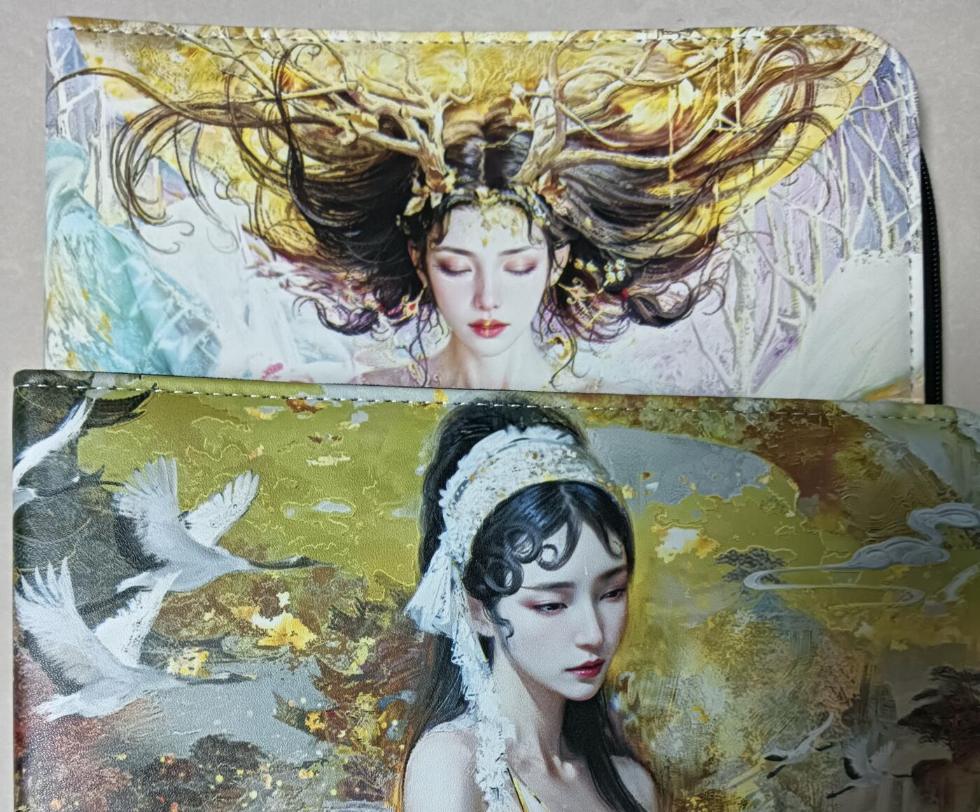 花开卡拍第53期（12月28号周日截拍，品控勿拍!!!拍品不寄存，运费5元，自制卡难免瑕疵，可能存在轻微撞角爆边等出厂瑕疵，品控介意勿拍！） 【新疆卡友勿拍】燎原妖姬传卡册两本，龙女和白素贞封面各一本，九宫拉链卡册，大概九成新无明显瑕疵