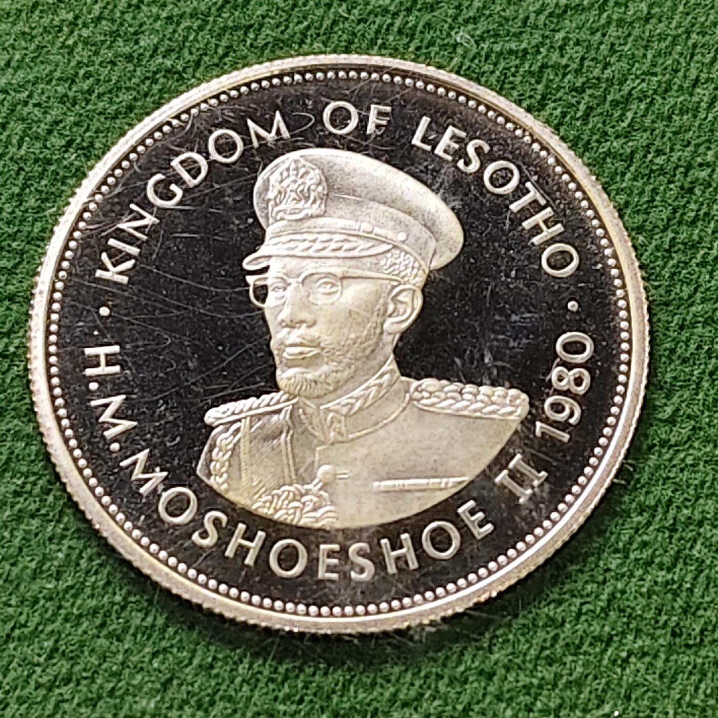 【全场包邮】纯粹捡漏拍491场（免费代拍第28场） 莱索托1980年官方发行皇家厂经典信封装精制套币-含莫舒舒一世纪念碑（12克）精制纪念银币-PS11