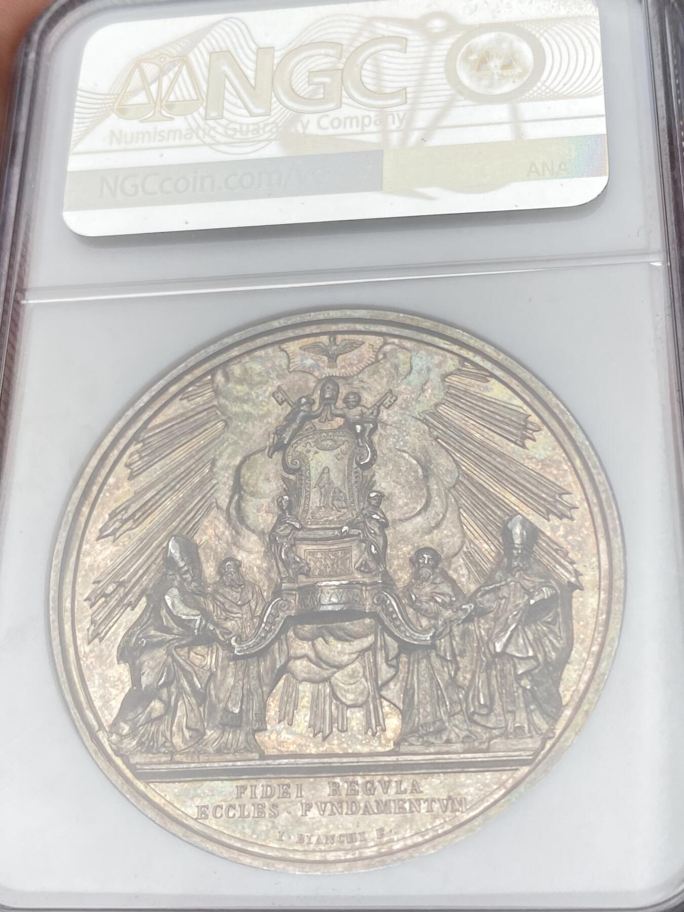 万国钱币拍卖第058期（万国新年大拍） NGC MS62 1860年梵蒂冈教皇国庇护九世纪念教宗通谕《Singulari quidem》大银章 高浮雕超级繁复的圣彼得宝座 极美七彩祥云包浆沁人心脾 通谕敦促所有主教和大主教抵制理性主义哲学及任何对天主教信仰的侵蚀