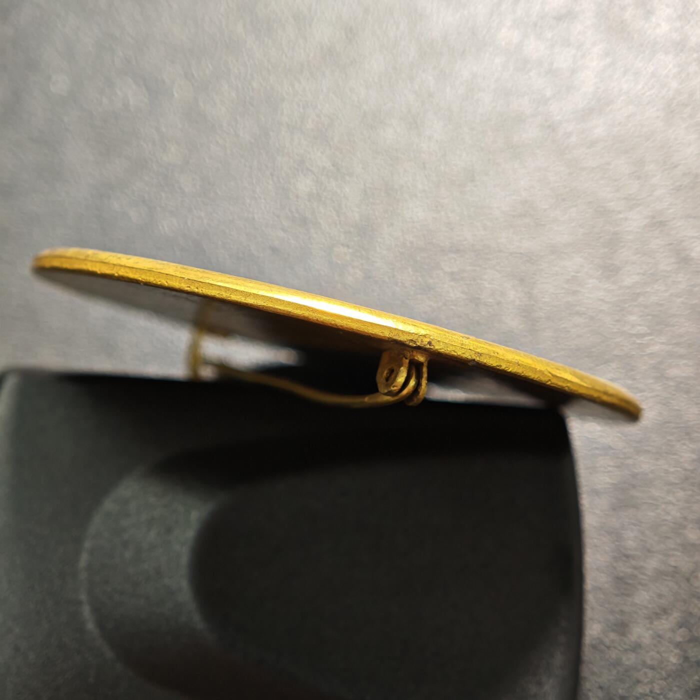 【德藏】世界币章拍卖第159期(元旦专场拍卖) 1939年 德国民族社会主义工人党镀金胸章 金水十足 直径约：52.1mm；重约：40g（原图请联系客服）