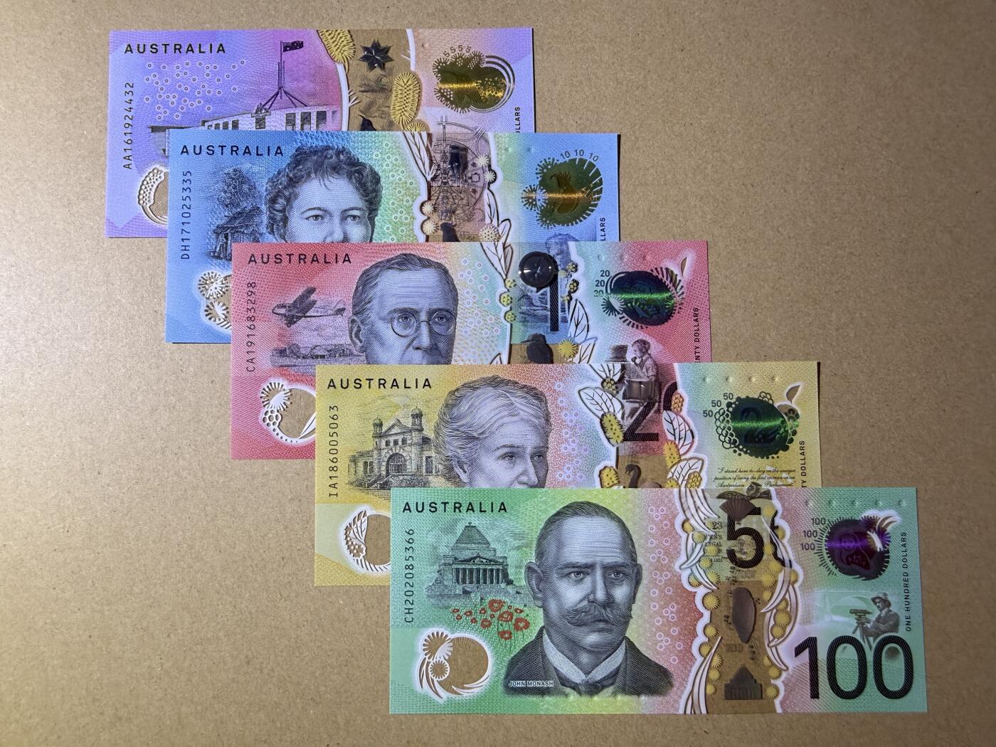 《艾美收藏》第226期-12.28周日外币精品场-蛇年收官 澳大利亚5-100澳元5张 UNC 塑料钞 5元为AA冠