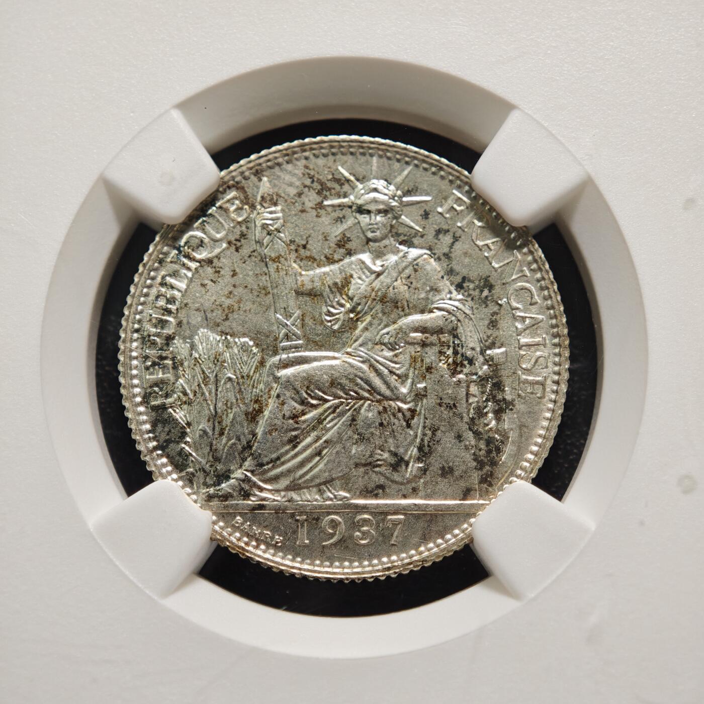 【德藏】世界币章拍卖第159期(元旦专场拍卖) 1937年 法属印度支那坐洋20分银币 NGC MS65 淡彩包浆