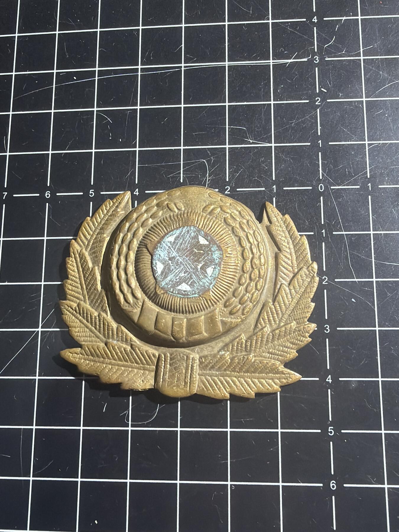 古冰库章牌勋赏收藏0起拍卖 朝鲜铜帽徽