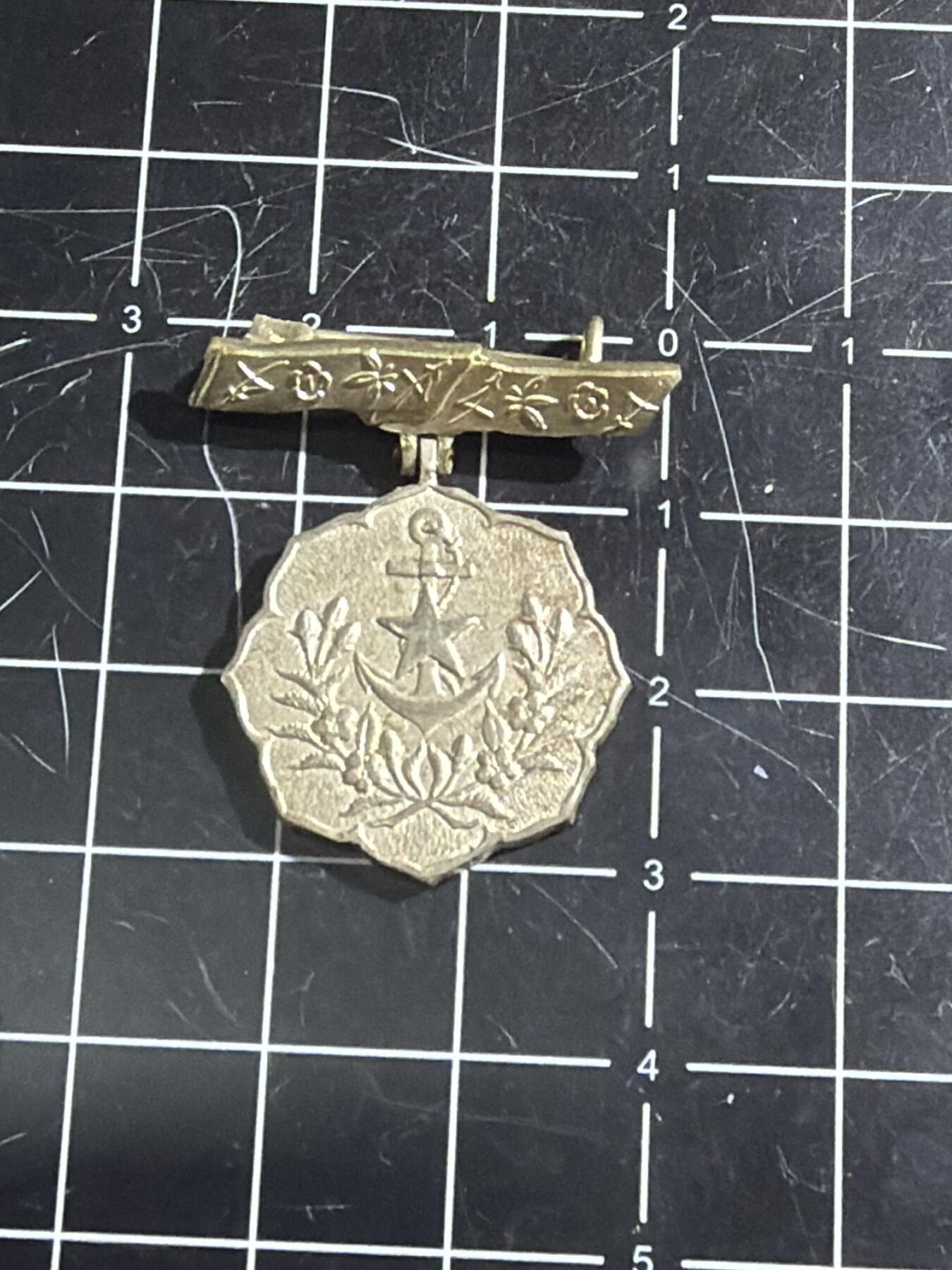 古冰库章牌勋赏收藏0起拍卖 爱国妇人