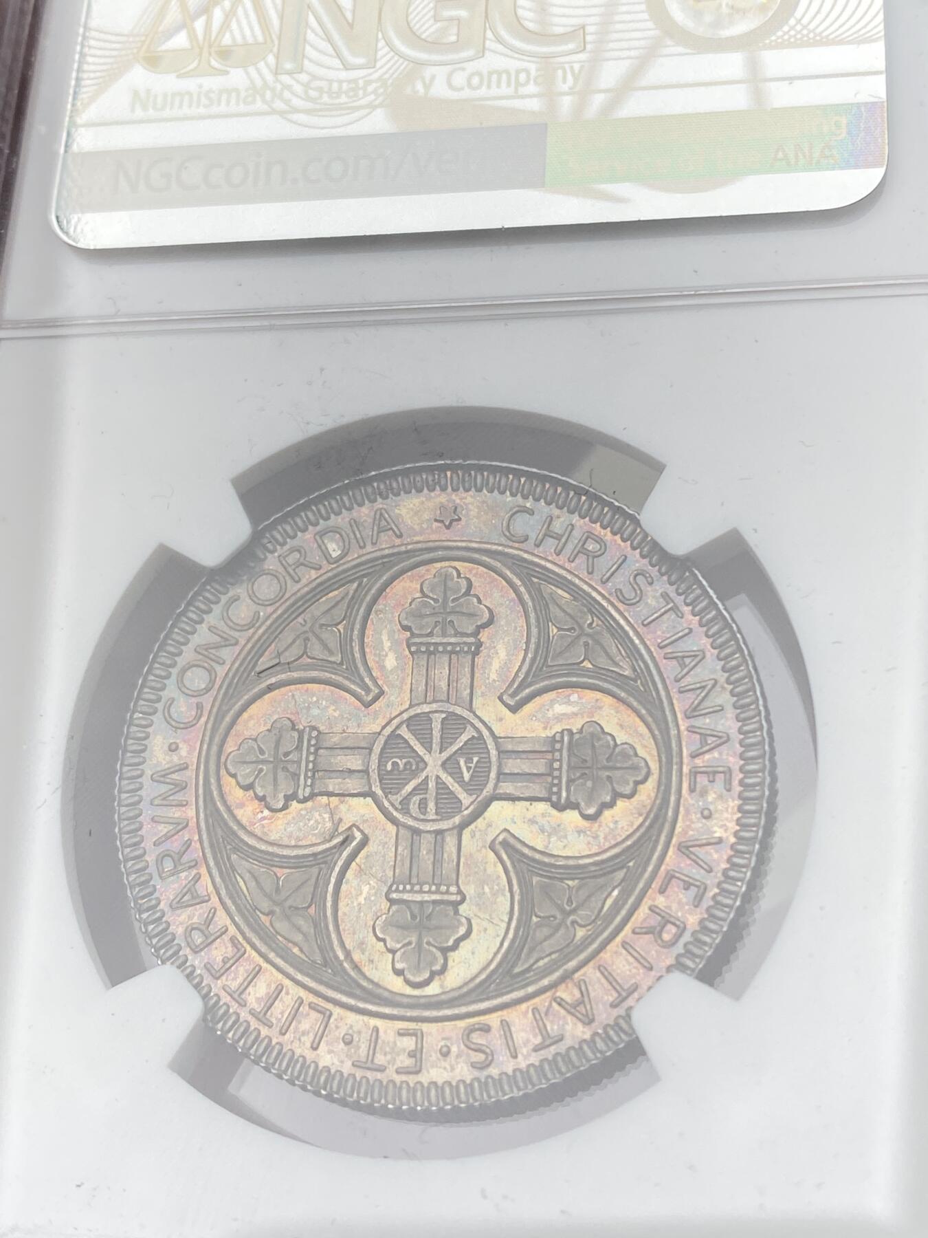 万国钱币拍卖第058期（万国新年大拍） NGC MS63 1863年法国卢瓦尔省奥尔良圣十字学院纪念银章 32MM 13.2G 罕见小中见大的顶级雕刻 细节非常出众镜面金彩