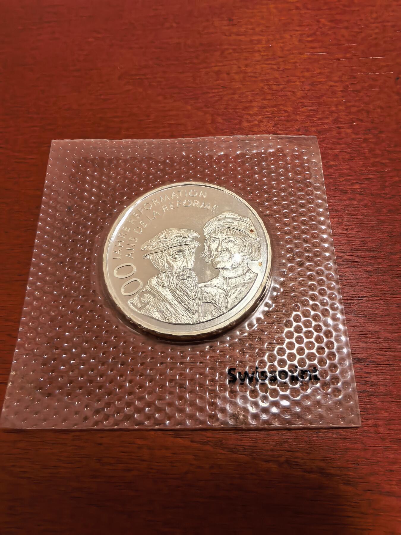 长老汇蛇年精选第八十八场拍卖 2017瑞士宗教改革500周年20法郎银币，20克835银，正面是瑞士宗教改革领袖茨温利和加尔文，新教三大宗之一