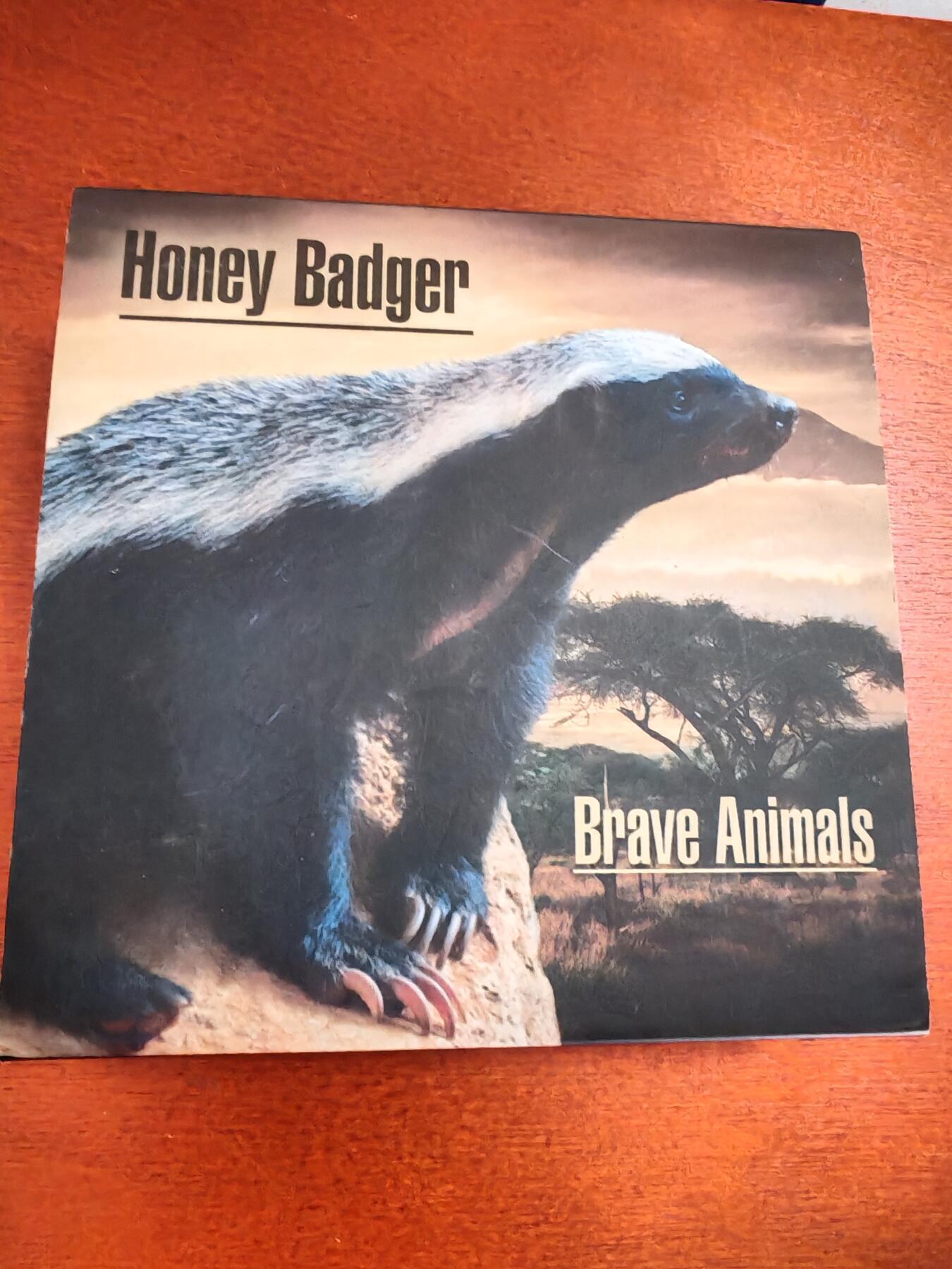 长老汇蛇年精选第八十八场拍卖 2015纽埃勇敢动物系列之蜜獾（平头哥）2元仿古高浮雕银币，眼睛镶嵌天然钻石，2盎司999银，盒证全，实木盒，400枚