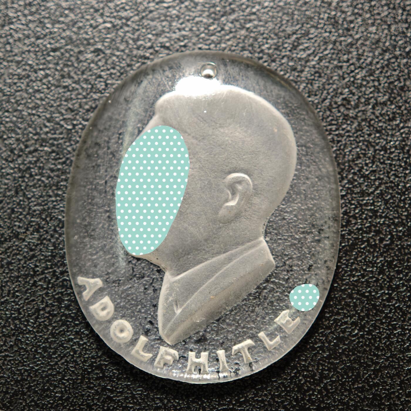 【德藏】世界币章拍卖第159期(元旦专场拍卖) 1933-45年 德国民族社会主义工人党党首玻璃纪念章 直径约：29.9mm×36.2mm；重约：6.2g（原图请联系客服） 