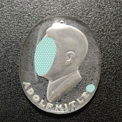 【德藏】世界币章拍卖第159期(元旦专场拍卖) - 1933-45年 德国民族社会主义工人党党首玻璃纪念章 直径约：29.9mm×36.2mm；重约：6.2g（原图请联系客服） 