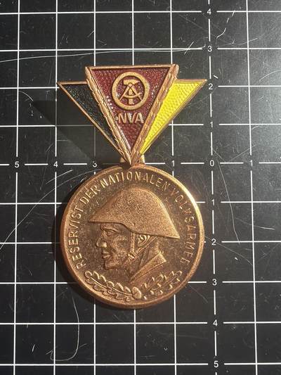 古冰库章牌勋赏收藏0起拍卖 - 东德人民军铜级军官奖章