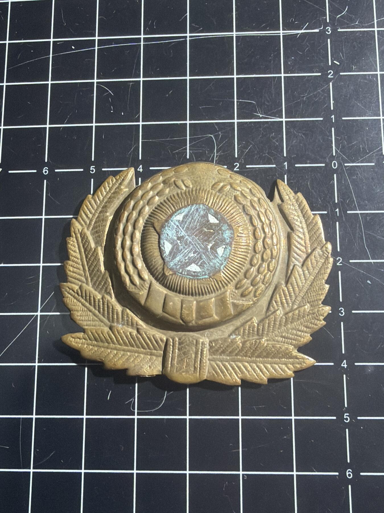 古冰库章牌勋赏收藏0起拍卖 朝鲜铜帽徽