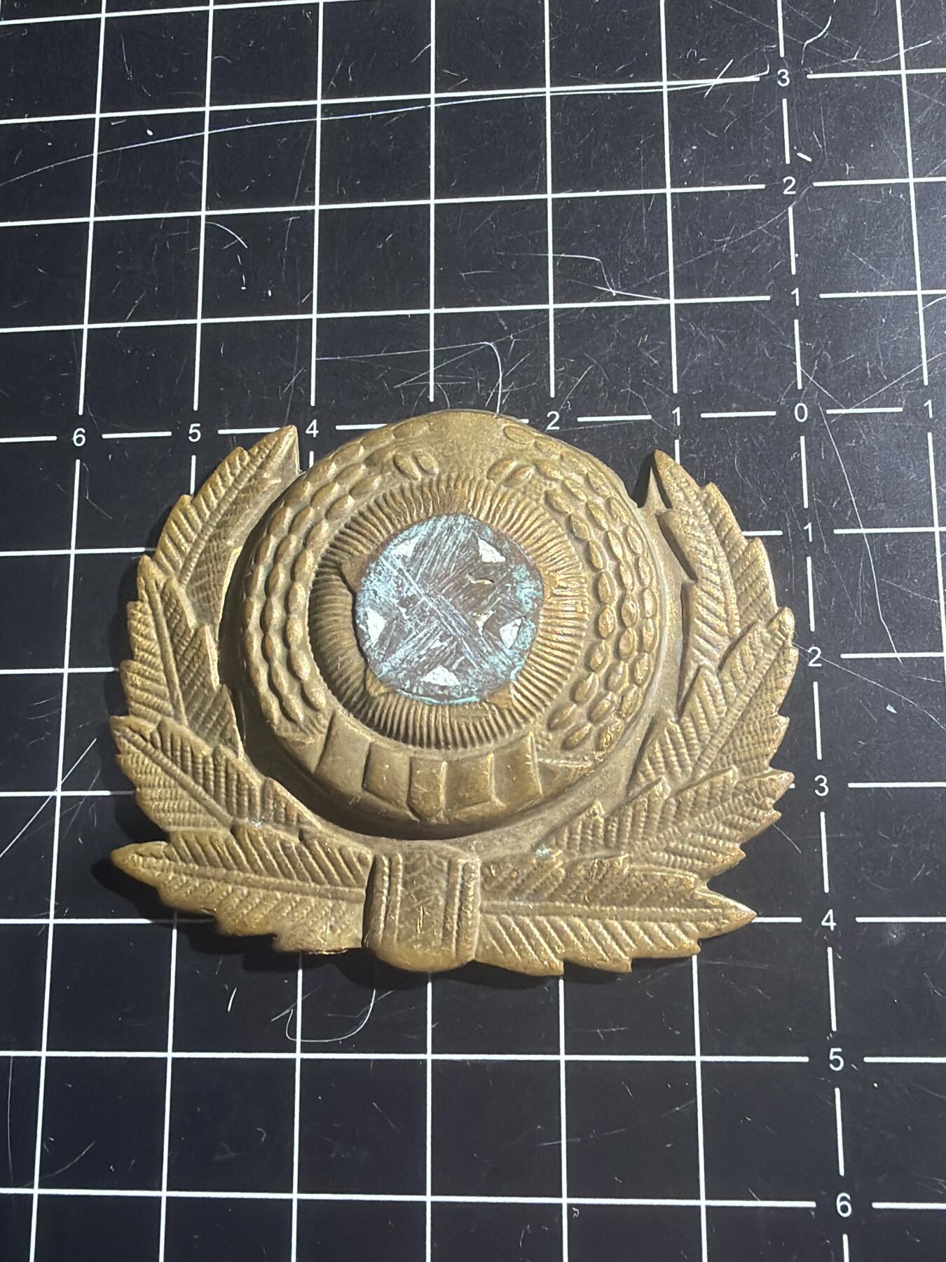 古冰库章牌勋赏收藏0起拍卖 朝鲜铜帽徽