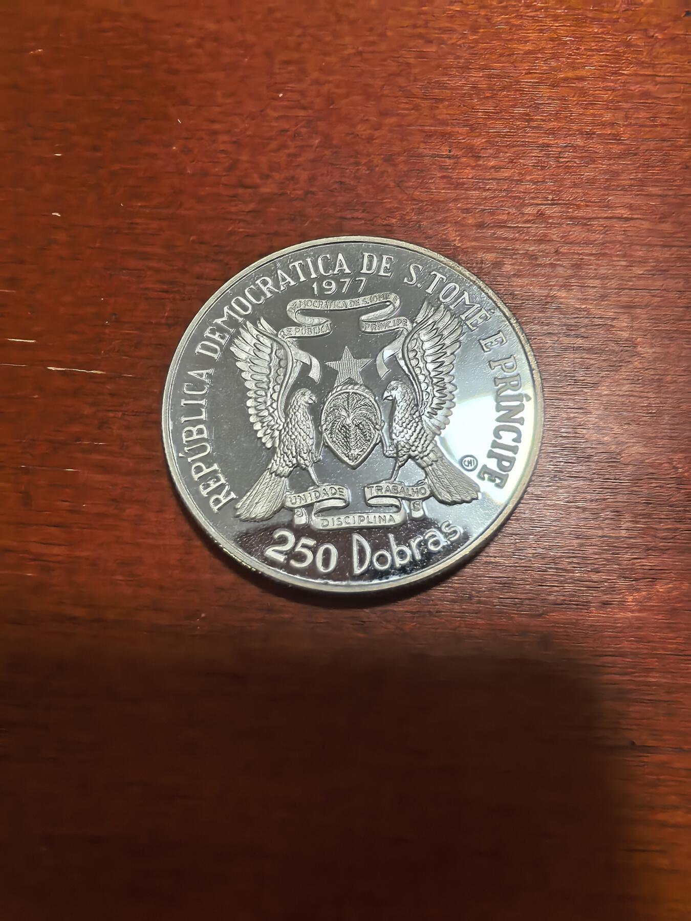 长老汇蛇年精选第八十八场拍卖 1977圣多美与普林斯顿独立250多布拉精制银币，17.4克925银，800枚