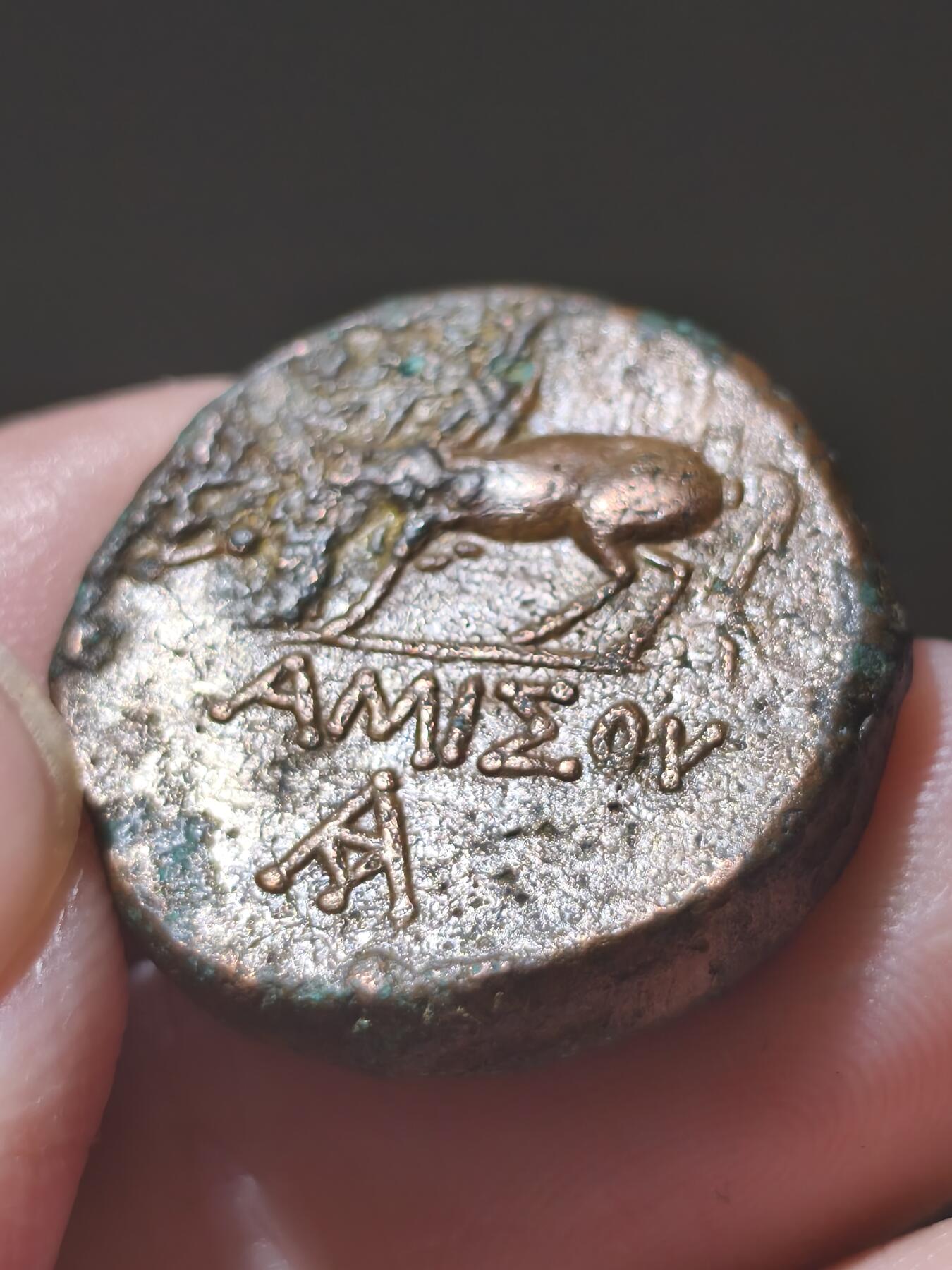 星盘世界钱币2026一月十日新年古典精品大拍 精彩纷呈 美品！本都王国-米特拉达特斯六世尖帽厚重大铜币13.38g 背面天马帕加索斯（暗示自己是英雄）以及城名阿米索和造币厂标记 非常清晰的名称组合厂标 教科书案例