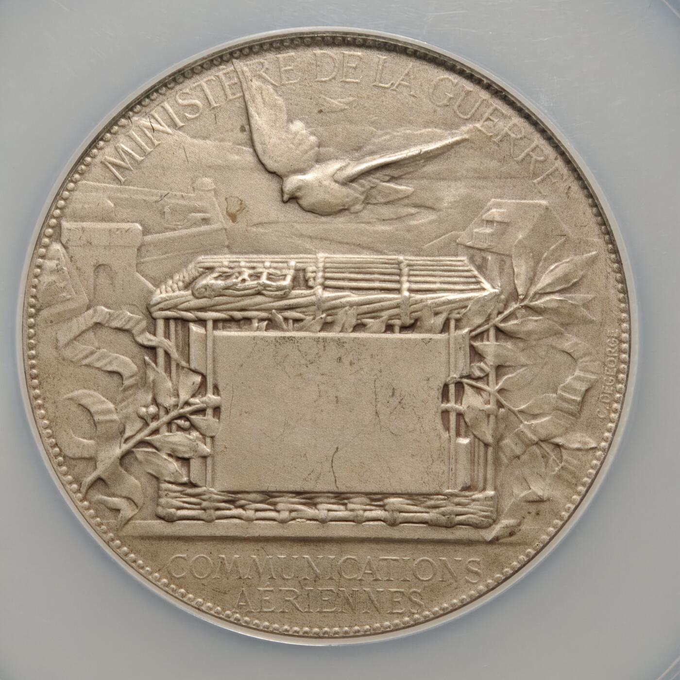 【德藏】世界币章拍卖第159期(元旦专场拍卖) 1871年 法国巴黎航空通讯纪念大银章，直径63毫米，NGC MS62 正面是巴黎女神坐在城墙的大炮旁正在放飞信鸽，背景有巴黎城市景观，空中还有热气球，象征着巴黎在围困期间利用信鸽和热气球传递信息。背面是飞翔的和平鸽以及花环、月桂叶环绕的鸽子笼，象征着巴黎城在普法战争期间被普鲁士围困。此银章发行量少，属稀有版别