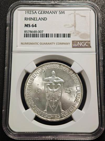 【德藏】世界币章拍卖第159期(元旦专场拍卖) - 1925年 德国魏玛莱茵兰千年纪念5马克大银币 NGC MS64 原光十足 币面文字JAHRTAUSEND FEIER DER RHEINLANDE意为莱茵兰千年庆典，纪念莱茵兰地区纳入德意志文化圈/政治版图的千年历史（以公元925年亨利一世征服莱茵兰为节点）1925年正值魏玛共和国相对稳定的“黄金二十年代”初期，发行此币既是纪念地域历史，也有凝聚德意志民族认同的意图