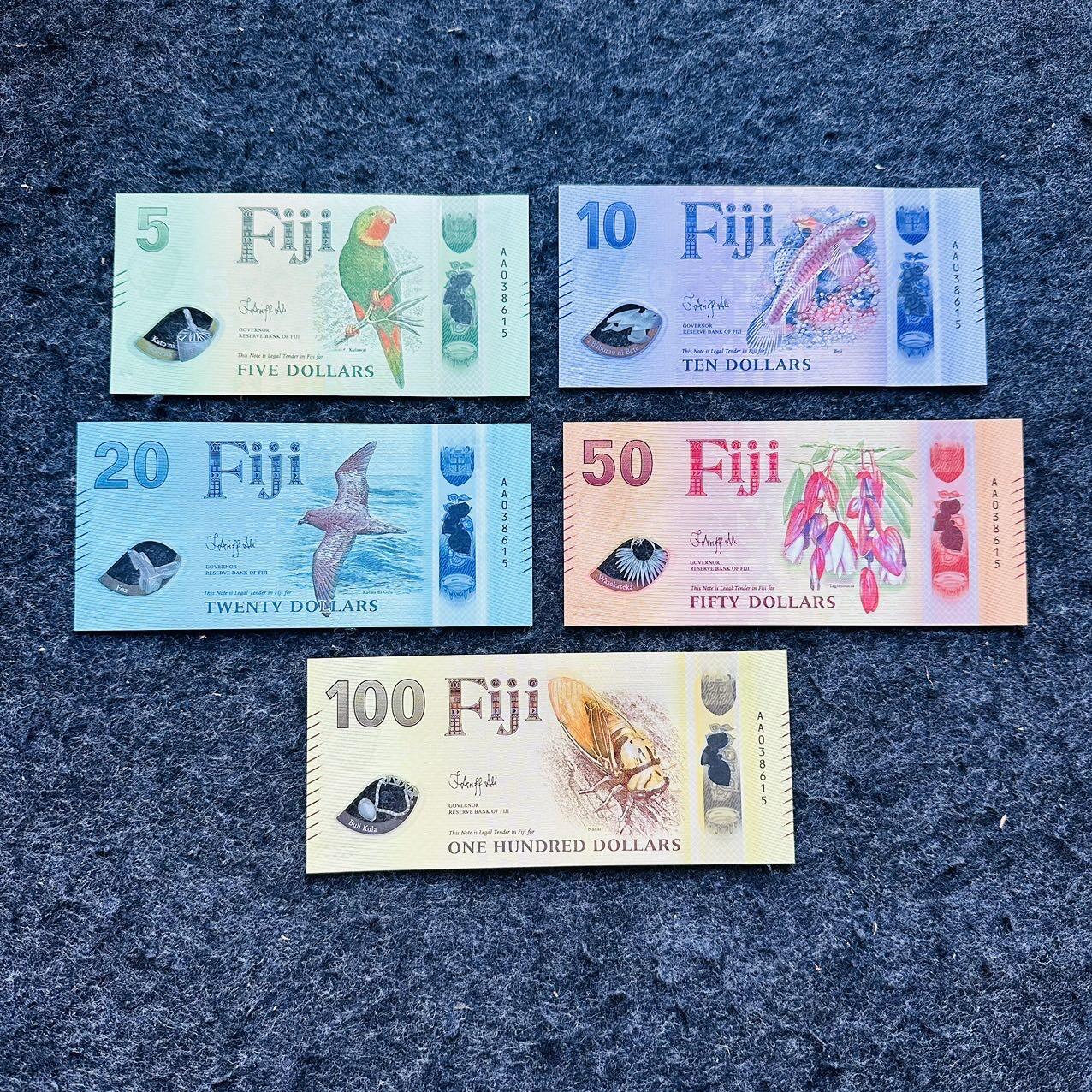 🇫🇯🇫🇰2530￥￥福克兰群岛2025年和斐济2026年全套Polymer塑料钞 AA038615