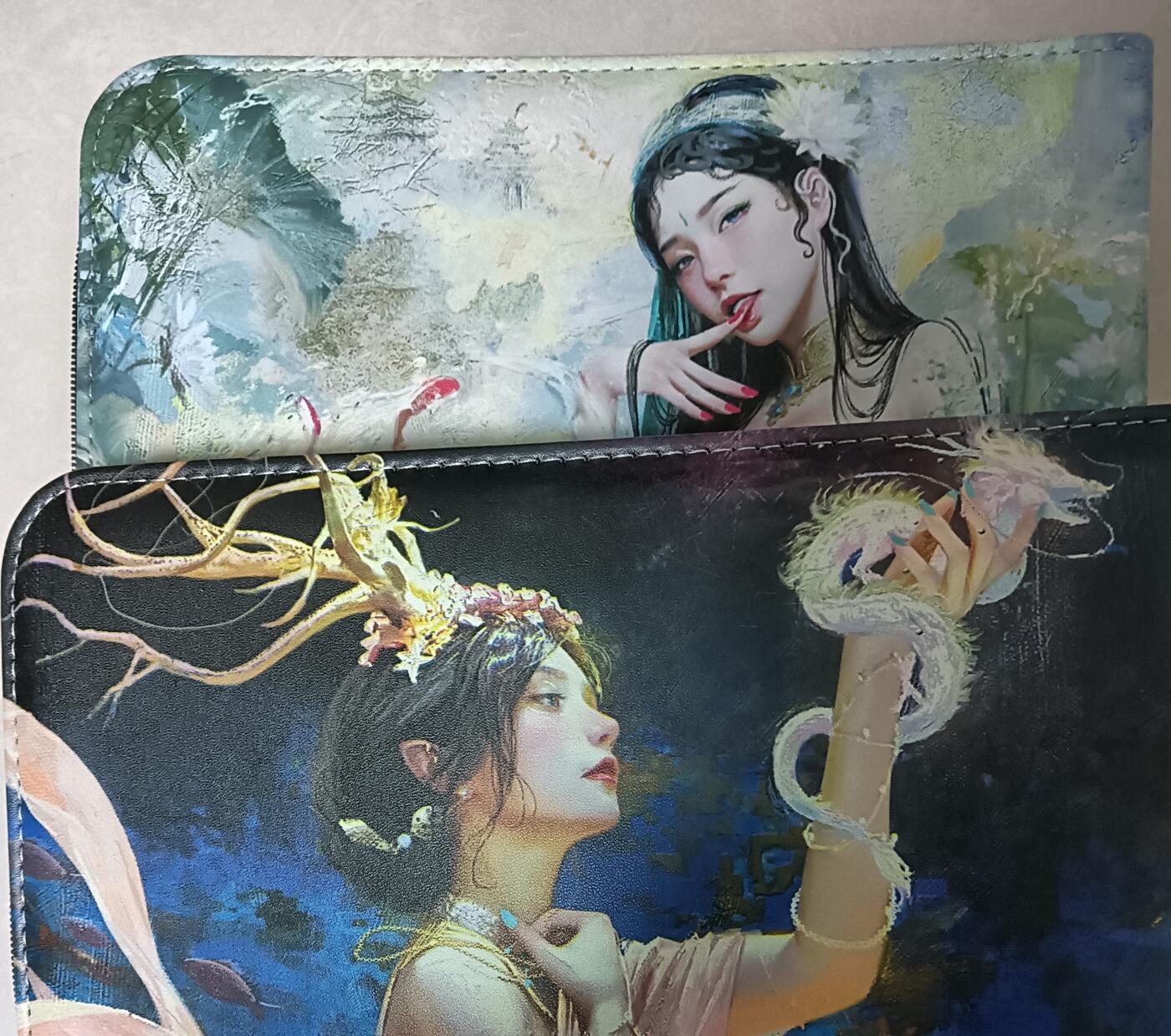 花开卡拍第53期（12月28号周日截拍，品控勿拍!!!拍品不寄存，运费5元，自制卡难免瑕疵，可能存在轻微撞角爆边等出厂瑕疵，品控介意勿拍！） 【新疆卡友勿拍】燎原妖姬传卡册两本，龙女和白素贞封面各一本，九宫拉链卡册，大概九成新无明显瑕疵