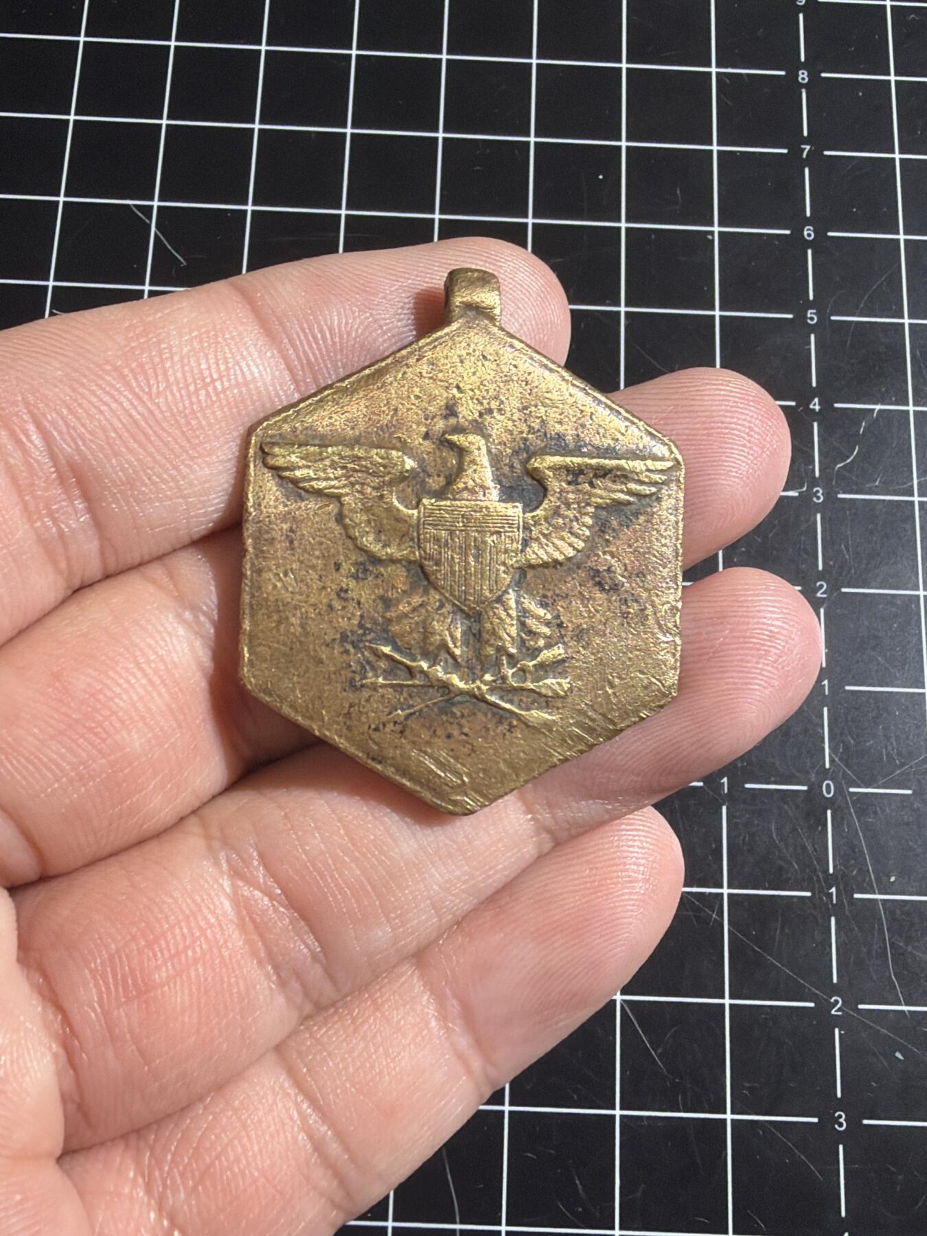 古冰库章牌勋赏收藏0起拍卖 美国陆军功绩章章头