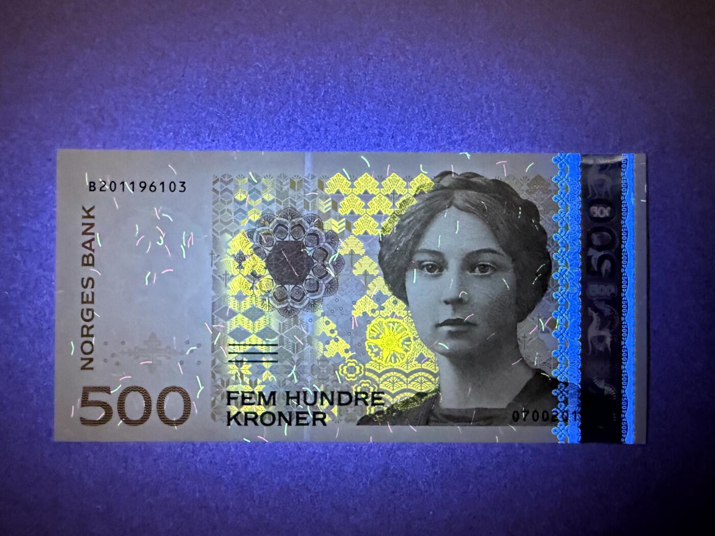 《艾美收藏》第226期-12.28周日外币精品场-蛇年收官 挪威500克朗 UNC 2012年 挪威小说家温塞特 背面有处轻微荧光 无47