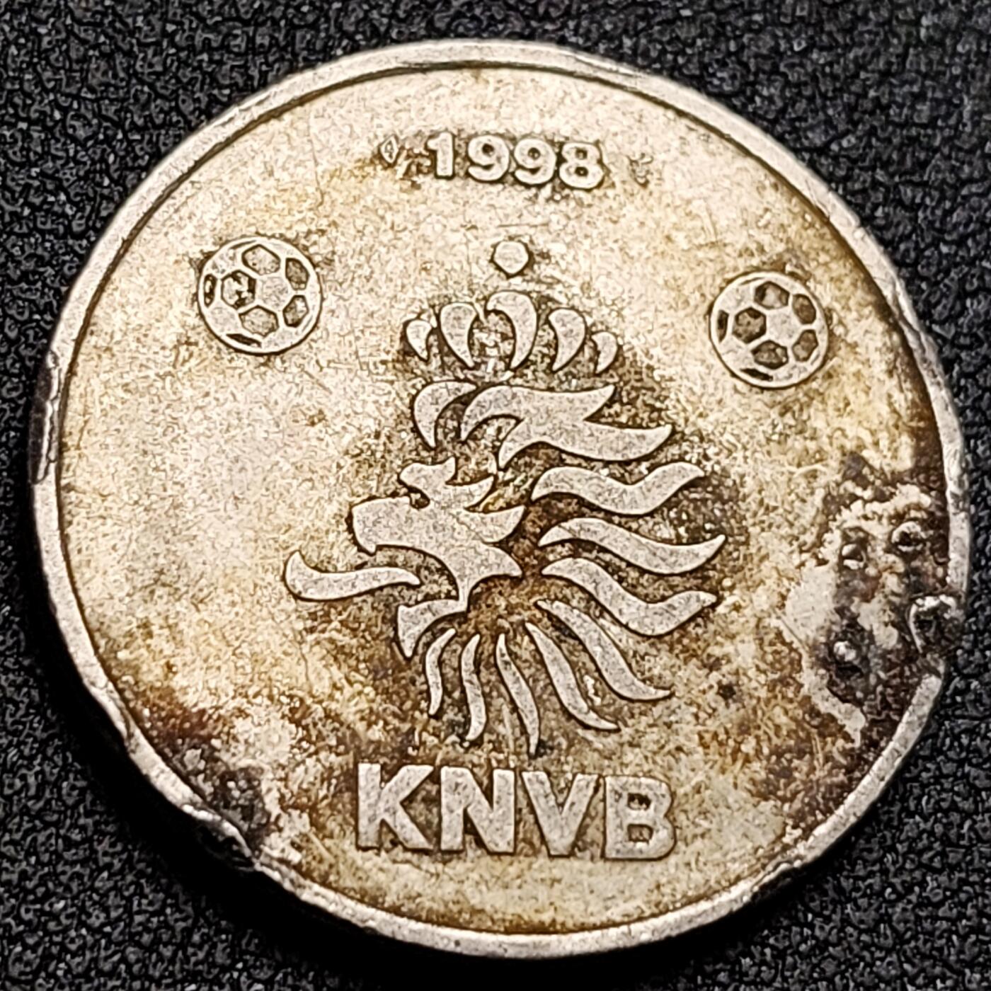 泉币菌-第156场-精品福利场 1998年世界杯荷兰前锋 范布隆克霍斯特 纪念章 27mm 纪念章收藏