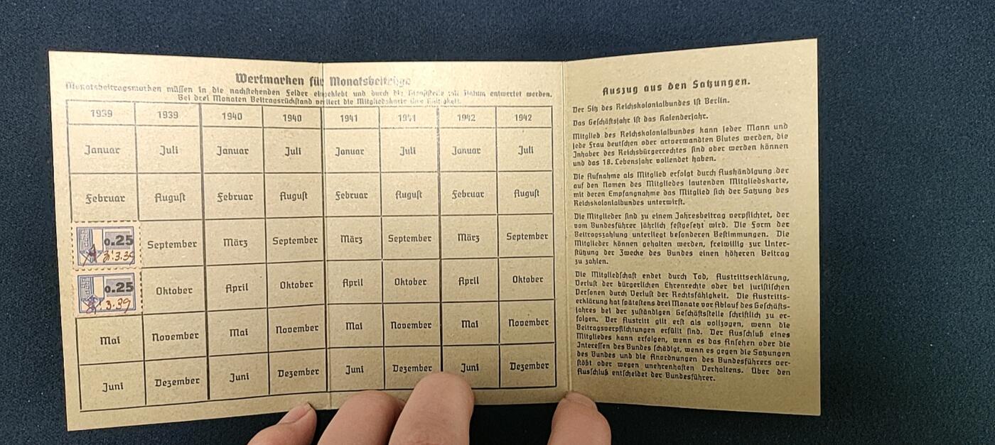 时顺第二十八拍 克里斯蒂安·波特纳士官长 (Christian Portner)的物品，包括帝国殖民协会（Reichskolonialbund）的章证，1936到1937年的服役志愿书，以及1943年升任排士官长的证书