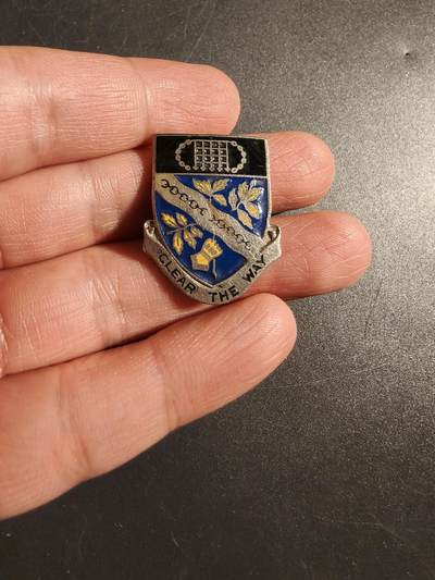 老王徽章第172期 - 美国陆军第307步兵团证章     早期轮转版本   带厂标     参加过一战的老牌步兵团