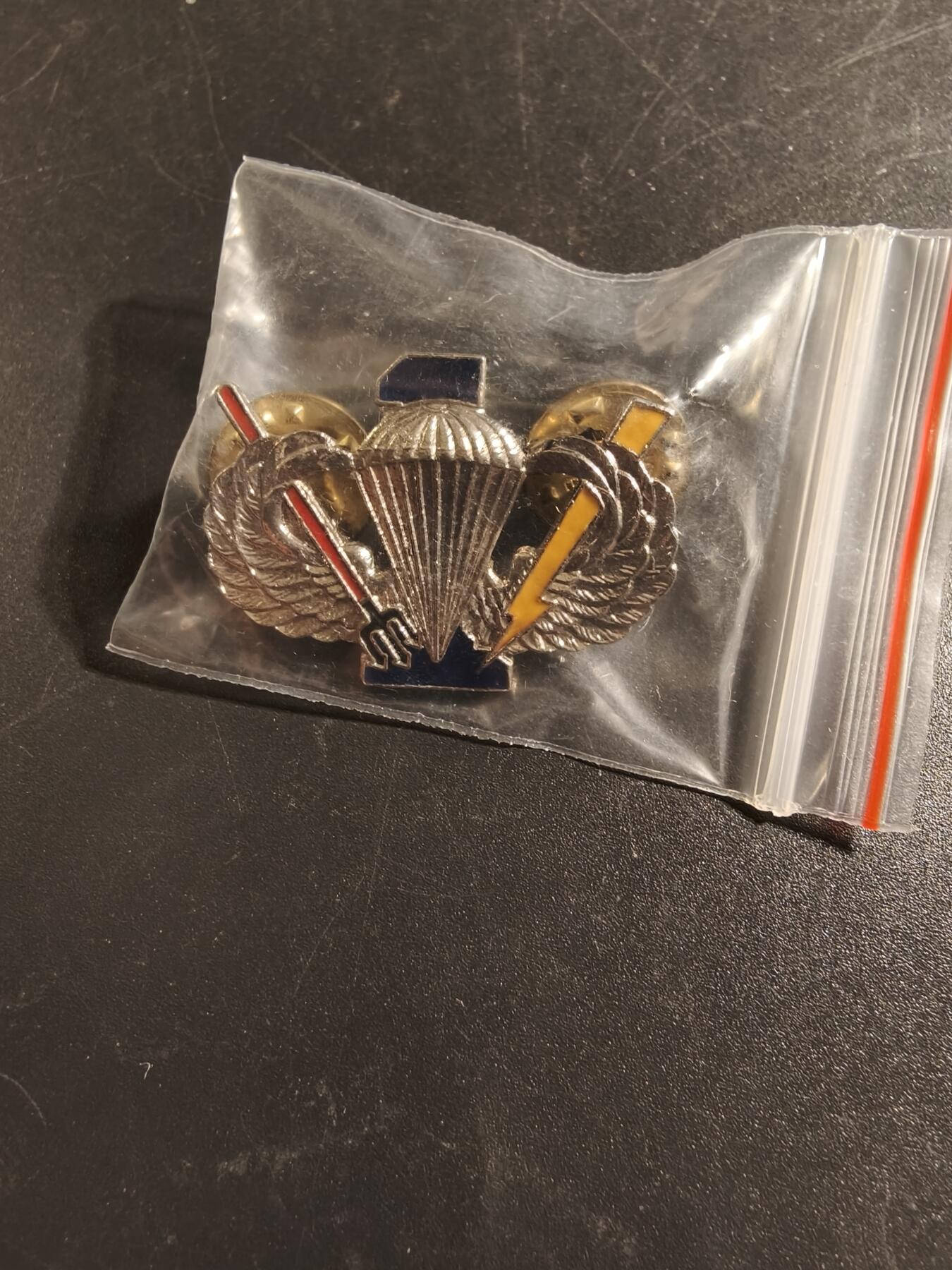 老王徽章第172期 美国82空降师第1旅伞降证章