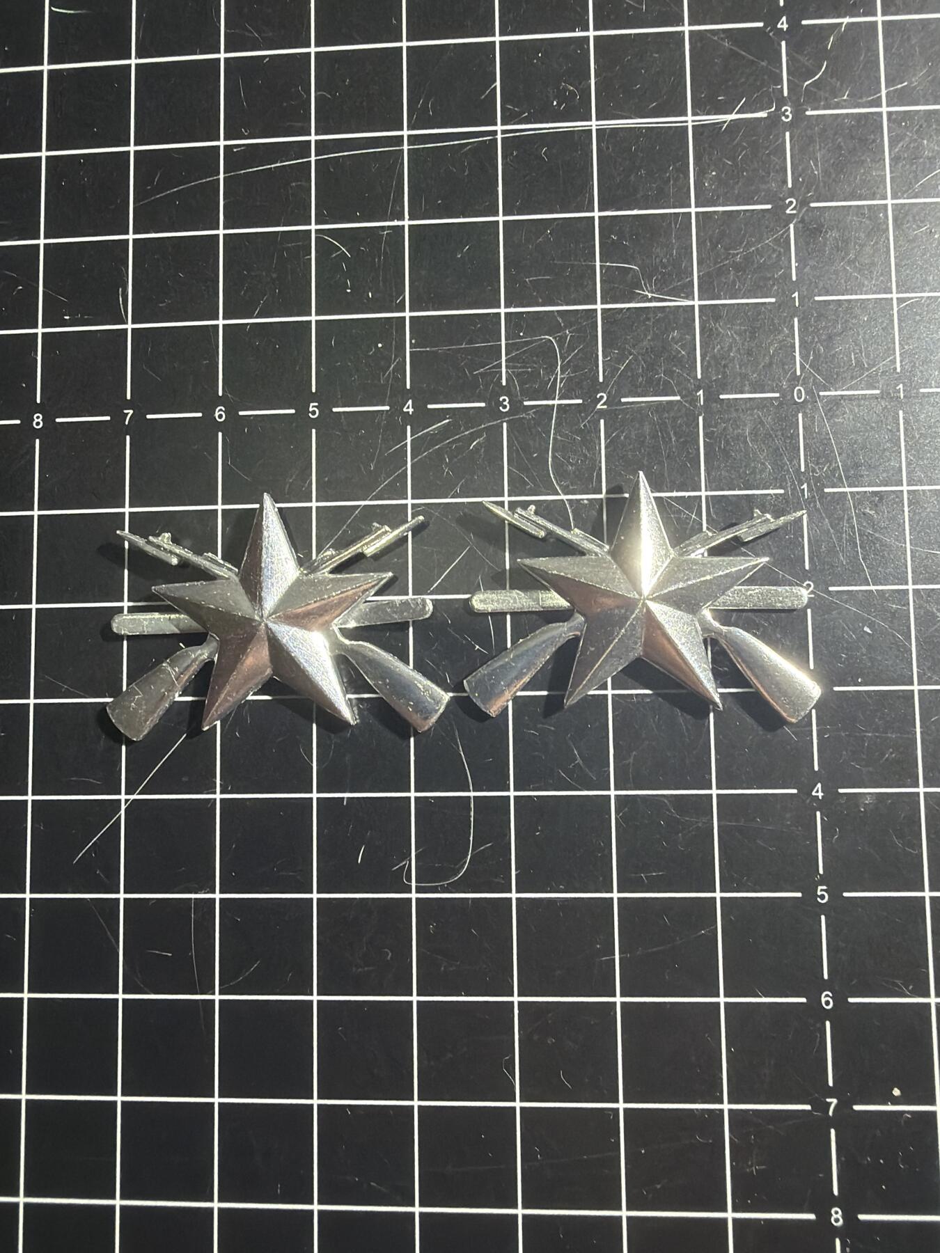 古冰库章牌勋赏收藏0起拍卖 领花一对