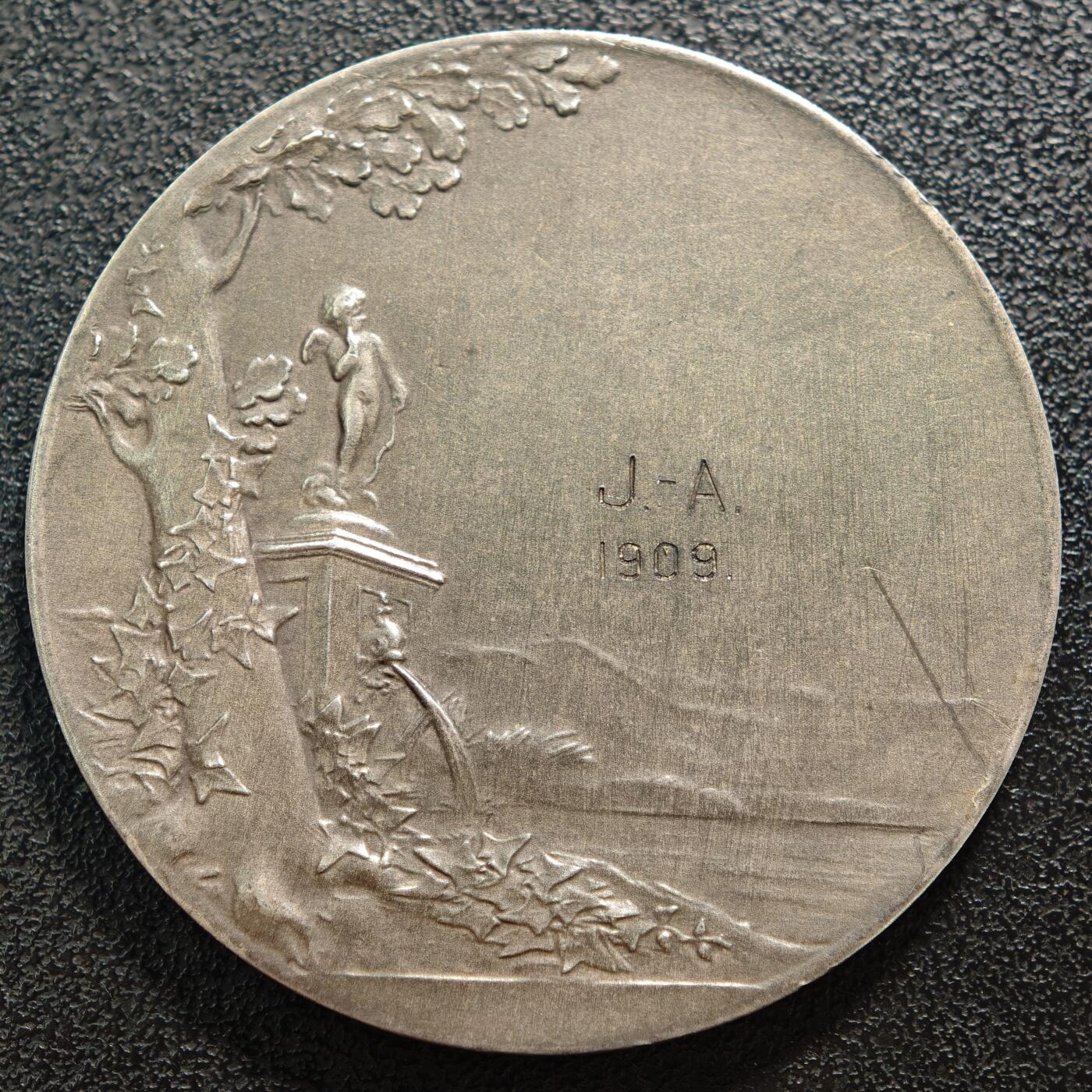 【德藏】世界币章拍卖第159期(元旦专场拍卖) 1909年(刻字) 法国结婚纪念银章 名家罗蒂作品 原盒 直径约：41.4mm；重约：32g 原味包浆