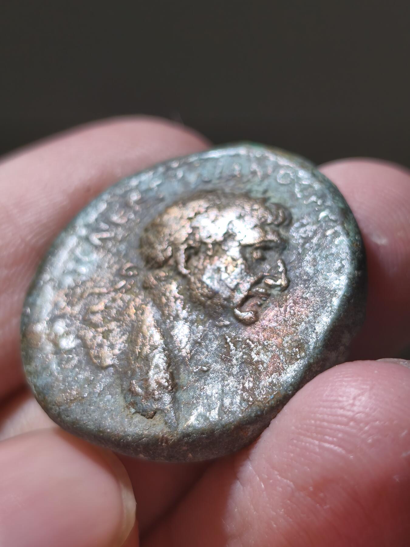 星盘世界钱币2026一月十日新年古典精品大拍 精彩纷呈 精品！罗马帝国-图拉真大帝 圣石神庙铜币12.51g 东部地区城市造币 圣石崇拜是中近东地区广泛崇拜 通常是个巨大陨石，时至今日在麦加仍然有圣石存在