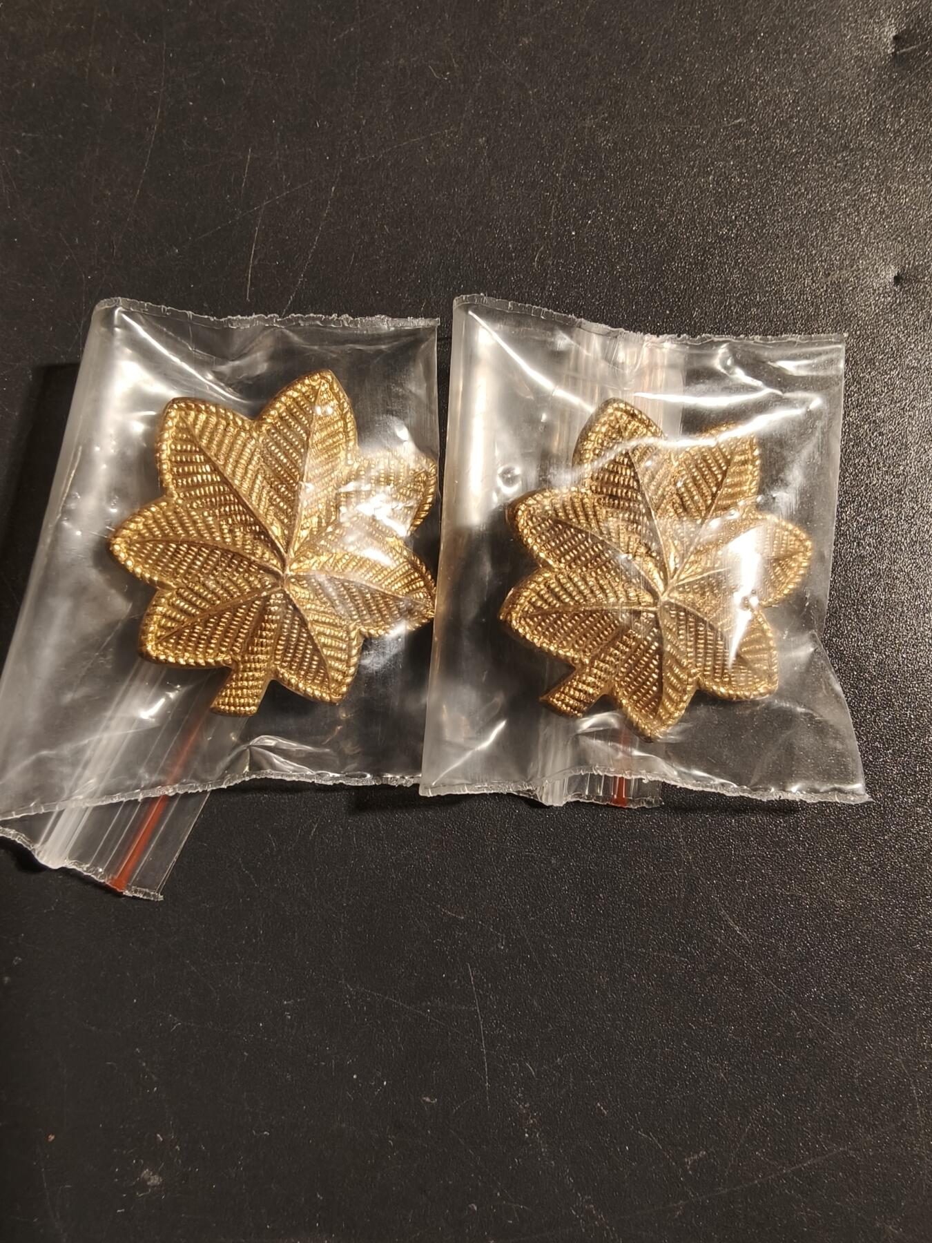 老王徽章第172期 美国少校军衔配饰一组    二战时期横针版    带厂标